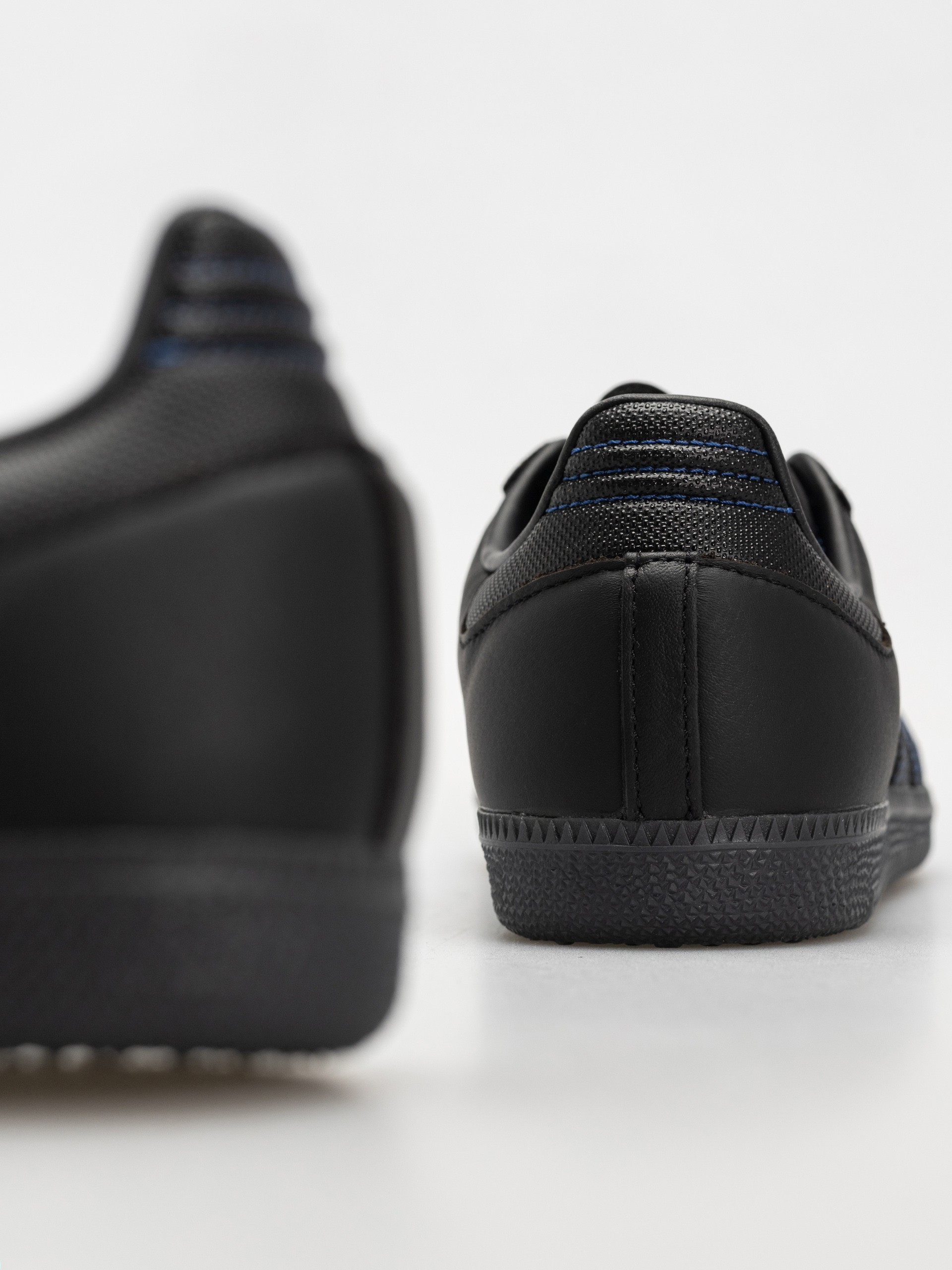 Buty adidas Samba Adv (cblack/cblack/royblu)