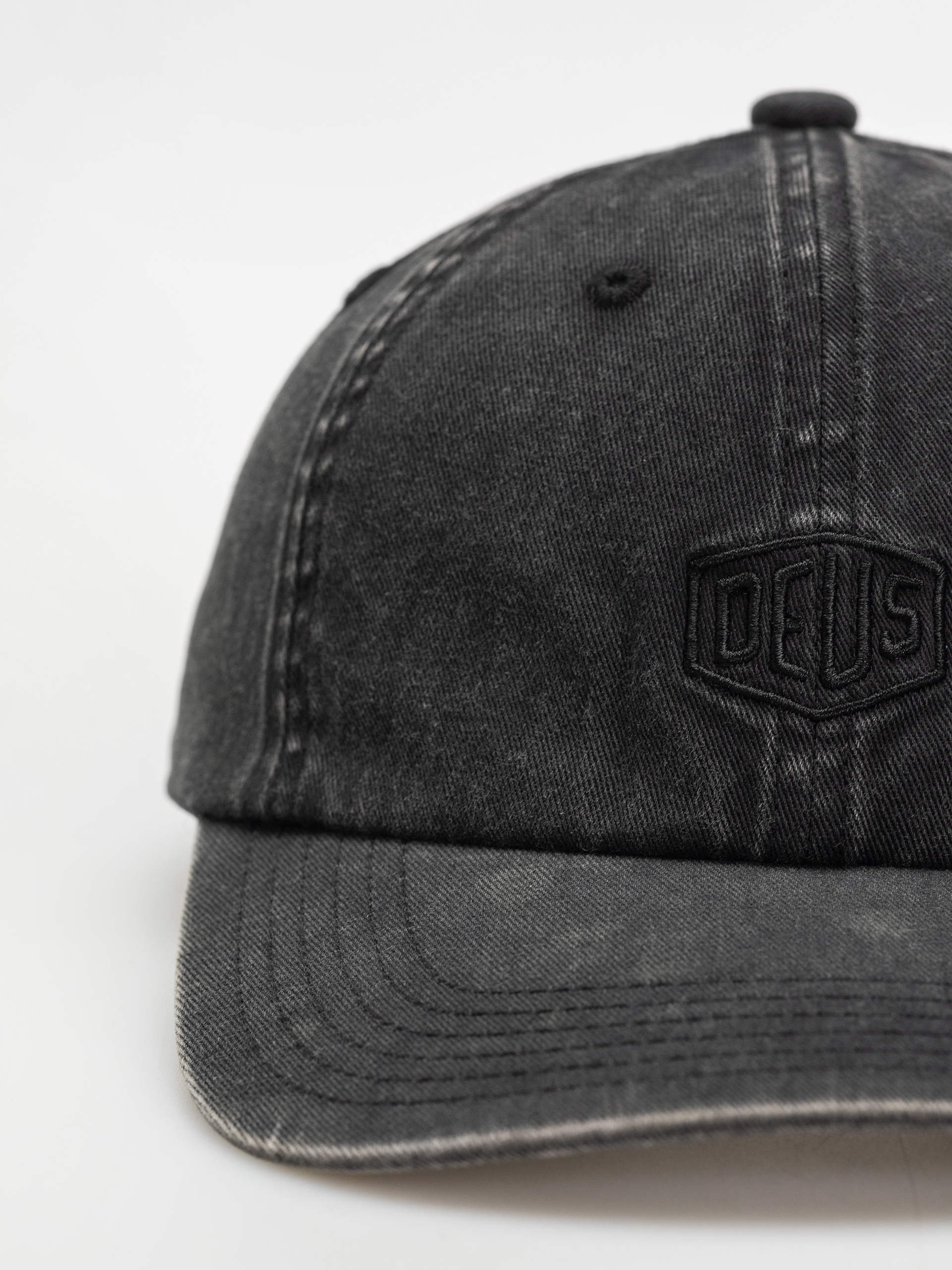 Czapka z daszkiem Deus Ex Machina Shield Garment Dyed Dad Cap (black)