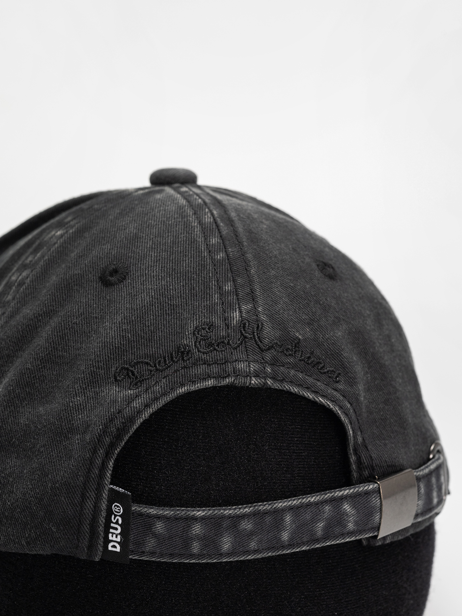 Czapka z daszkiem Deus Ex Machina Shield Garment Dyed Dad Cap (black)