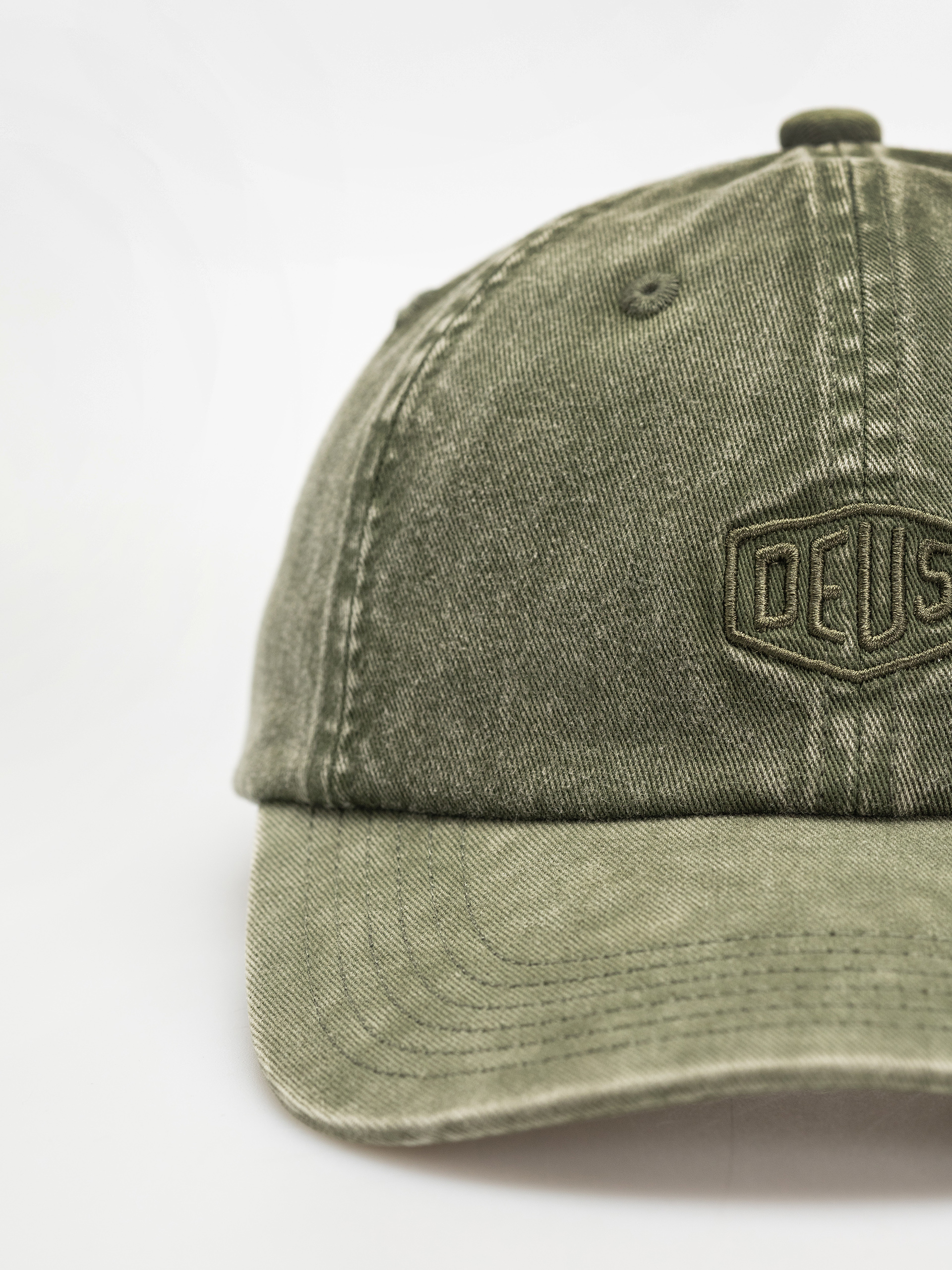 Czapka z daszkiem Deus Ex Machina Shield Garment Dyed Dad Cap (cypress green)