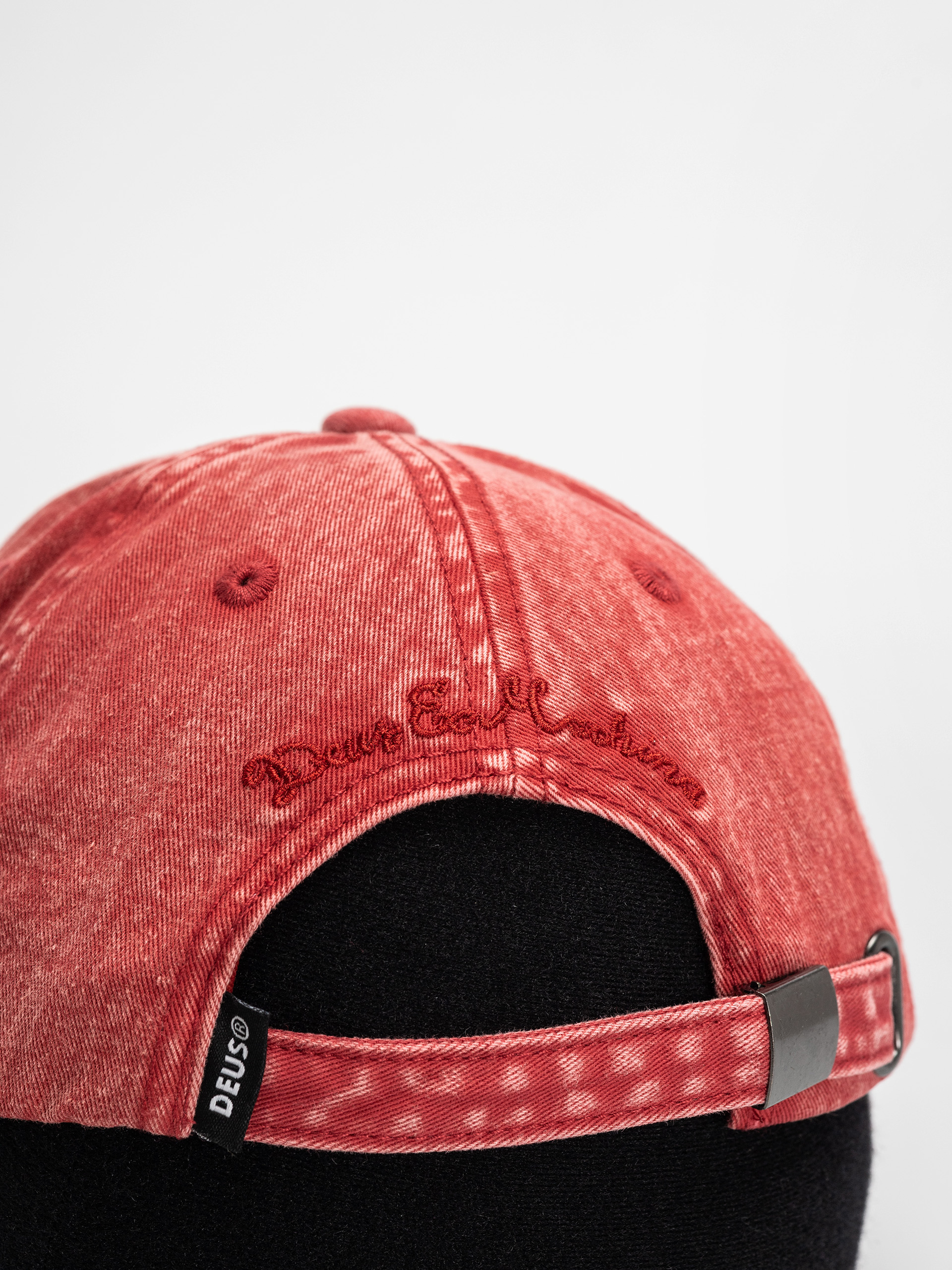 Czapka z daszkiem Deus Ex Machina Shield Garment Dyed Dad Cap (lava falls red)