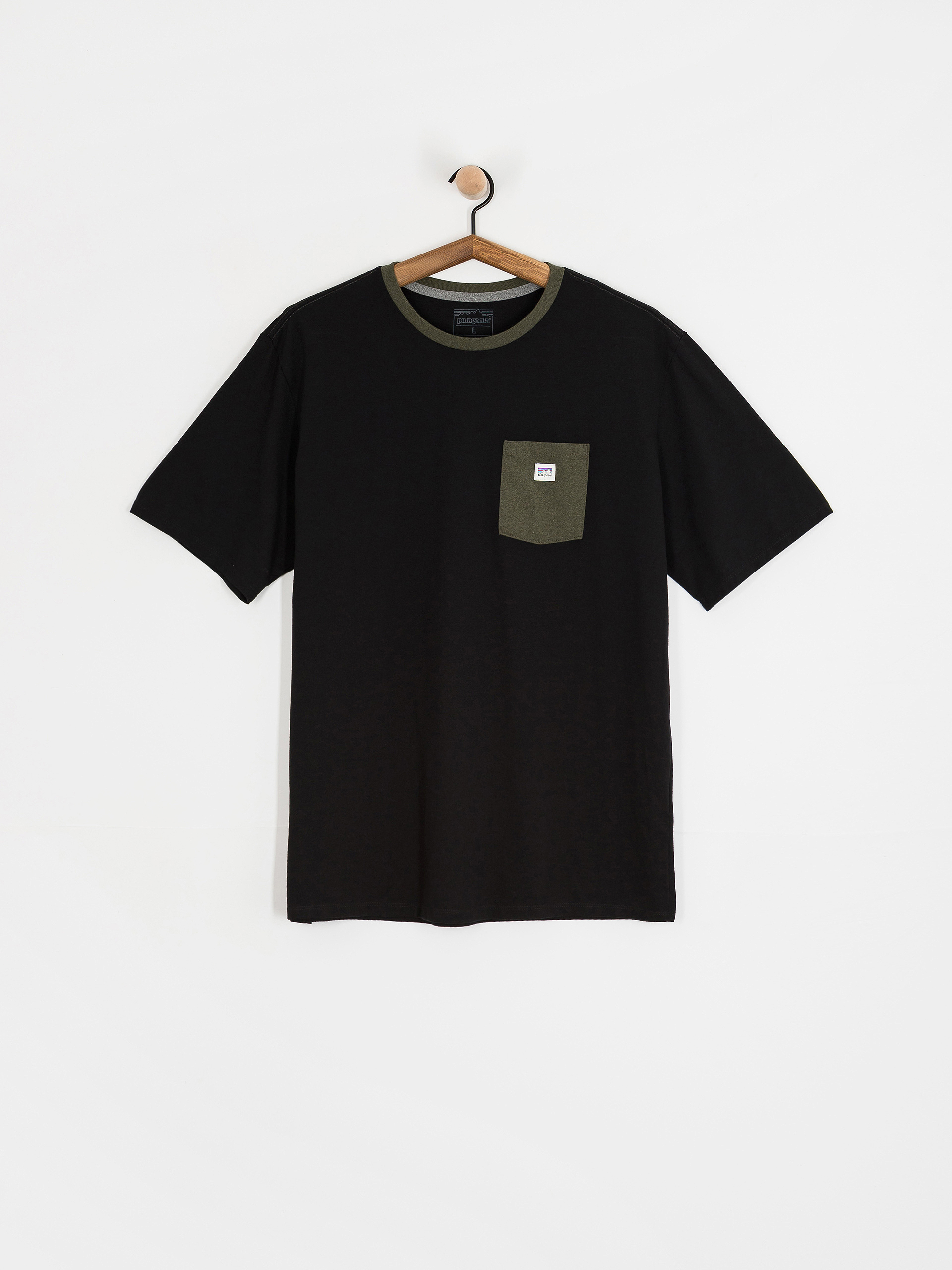T-shirt Patagonia Shop Sticker Pocket Responsibili (black w/basin green)