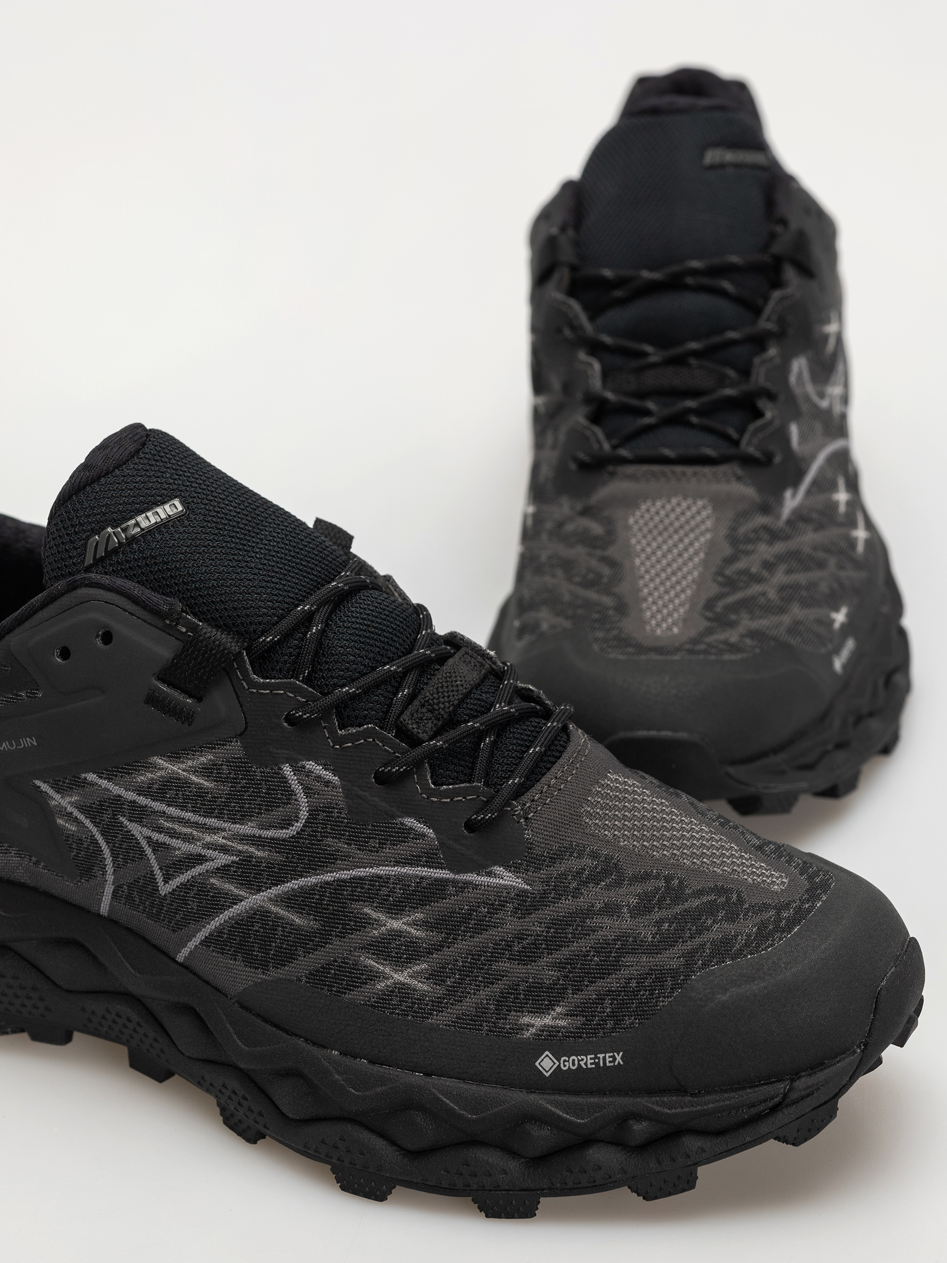 Buty Mizuno Wave Mujin LS GTX (black/quiet shade/black sand)