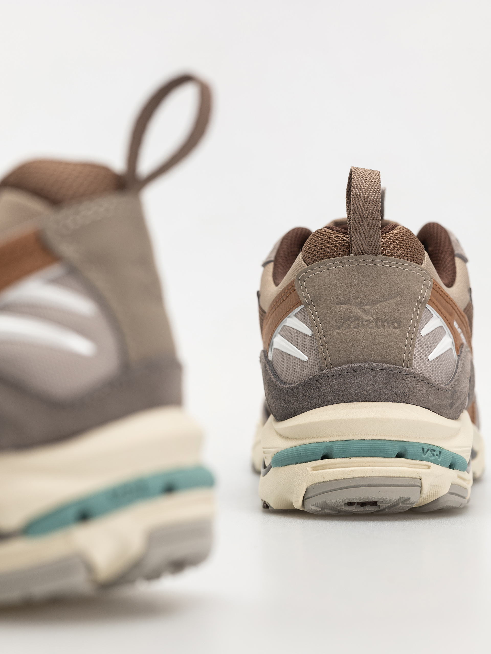 Buty Mizuno Wave Rider 10 (fossil/white/thrush)