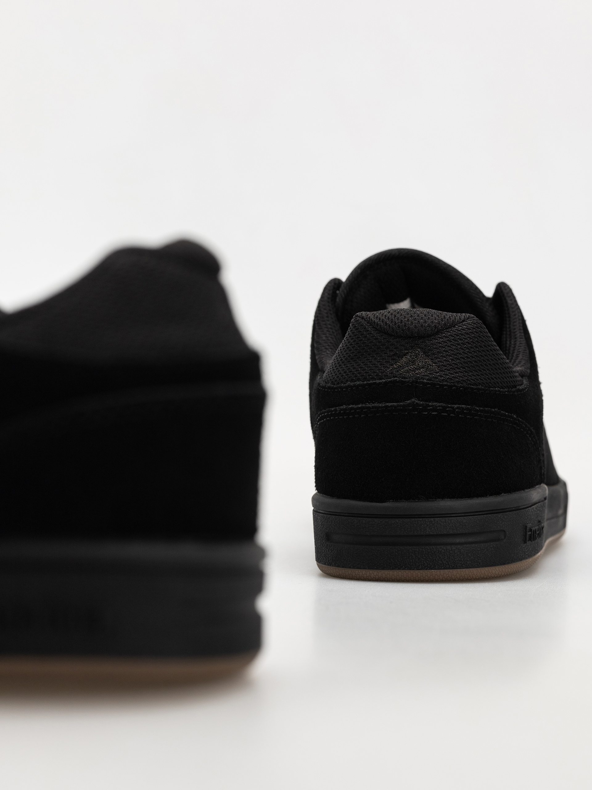 Buty Emerica Heritic (black/black/gum)