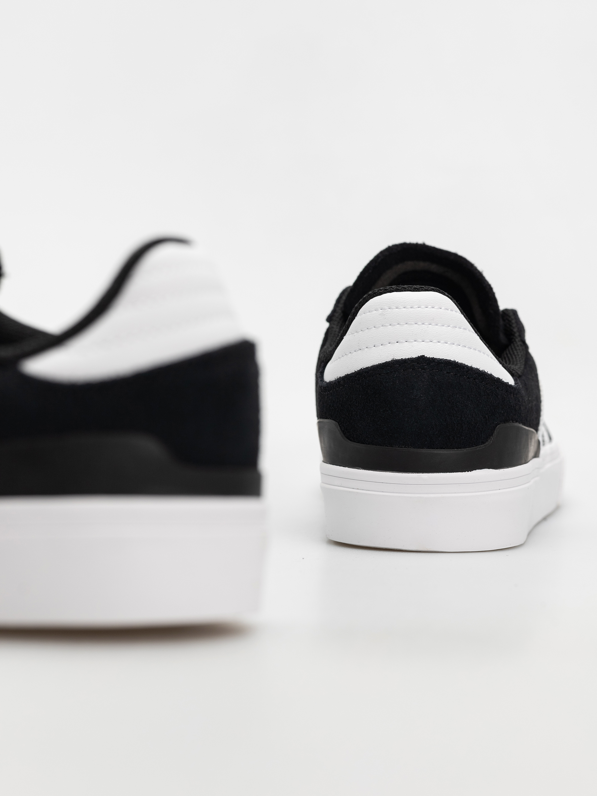 Buty adidas Busenitz Vulc II (cblack/ftwwht/gum4)