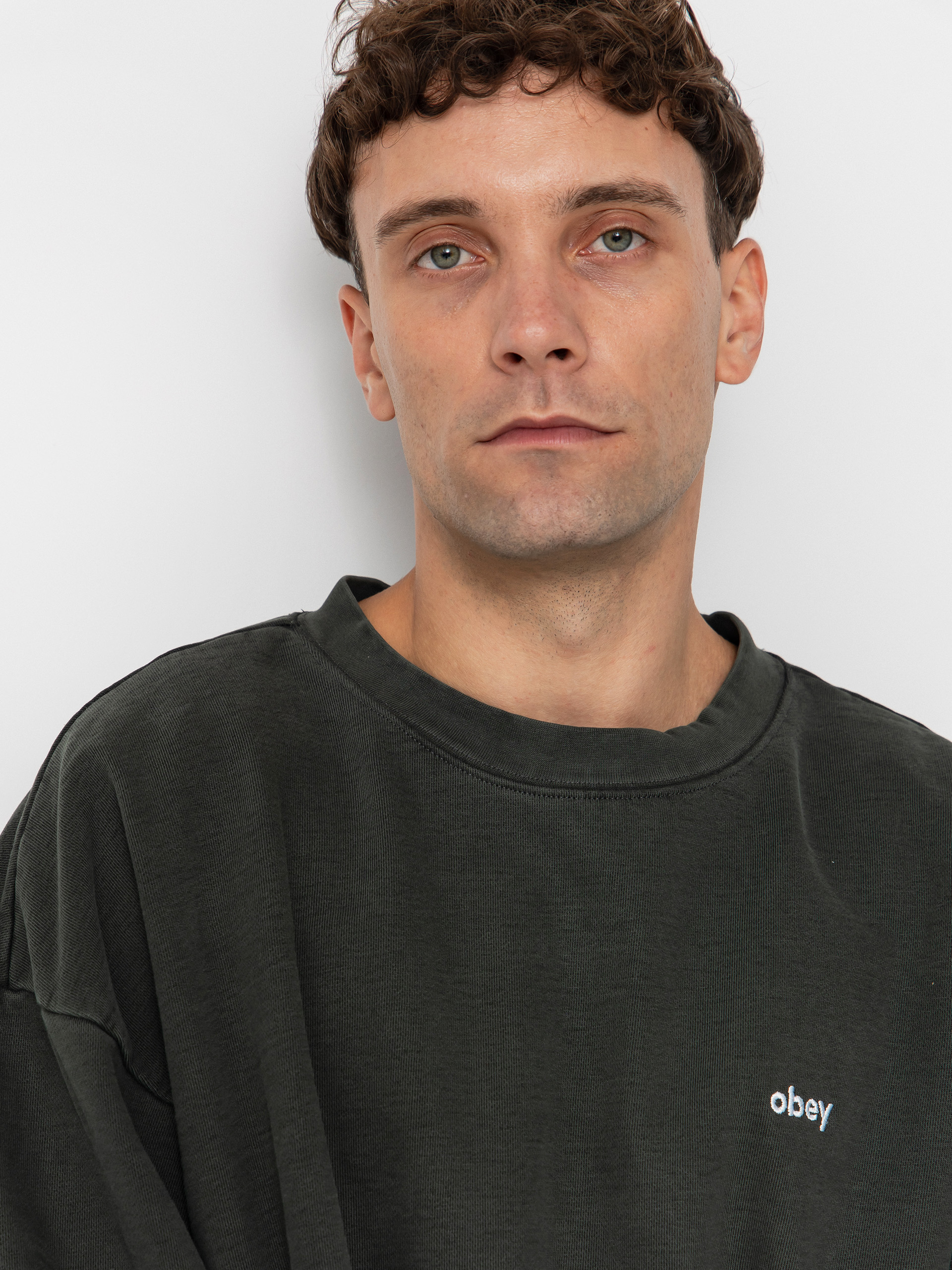 Bluza OBEY Lowercase Pigment Crew (pigment pirate black)