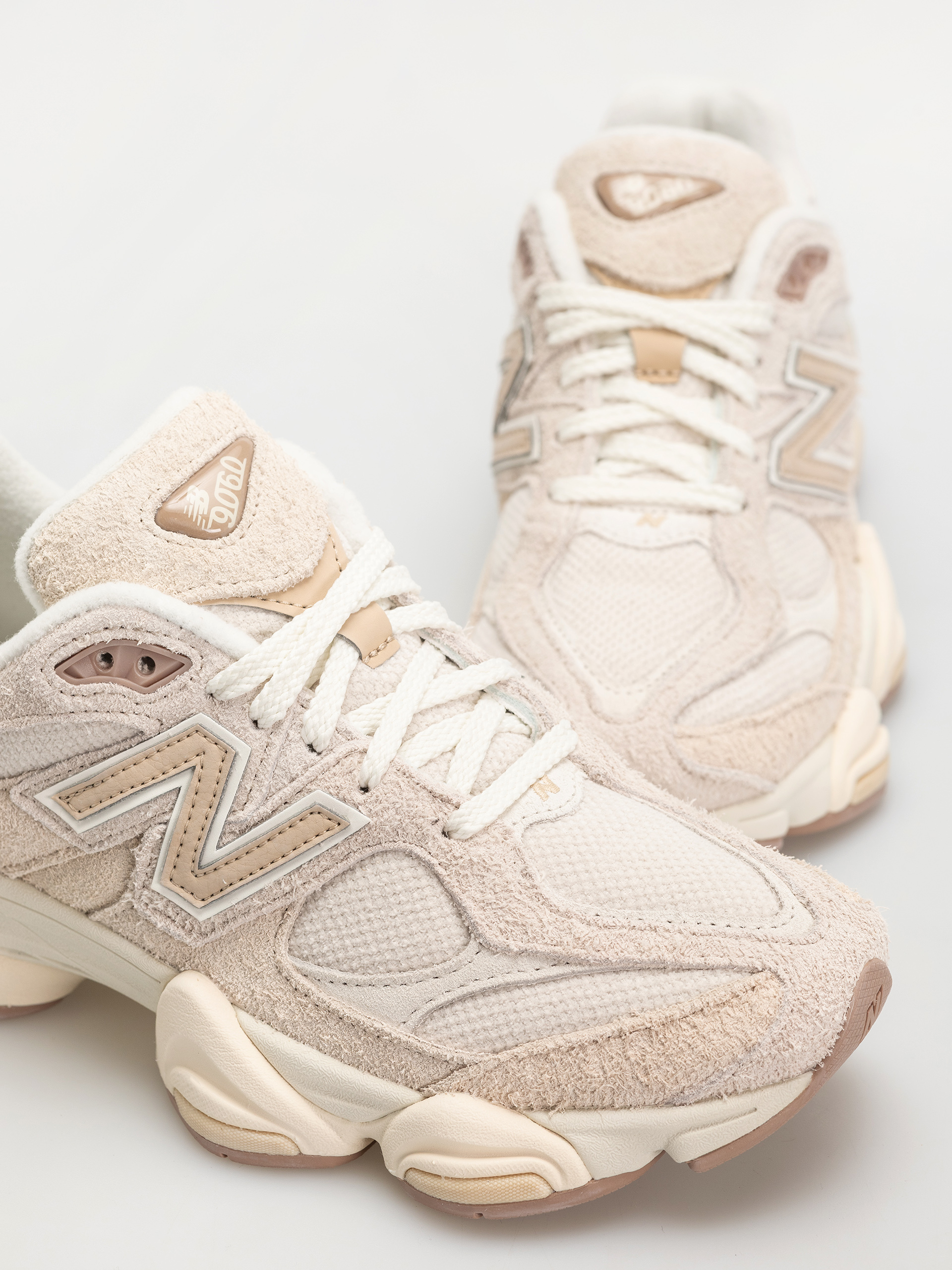 Buty New Balance 9060 (bisque)
