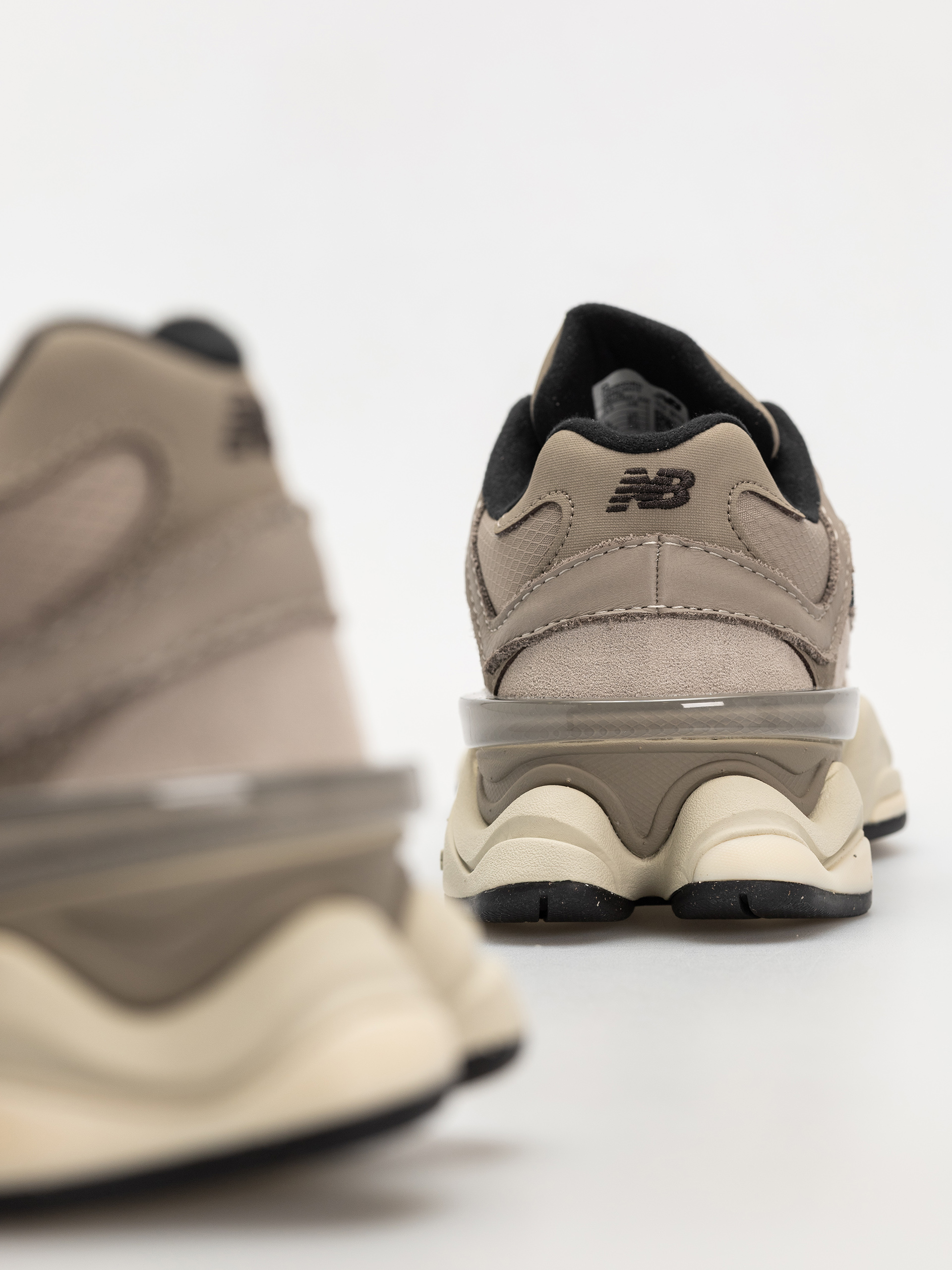 Buty New Balance 9060 (arid stone)