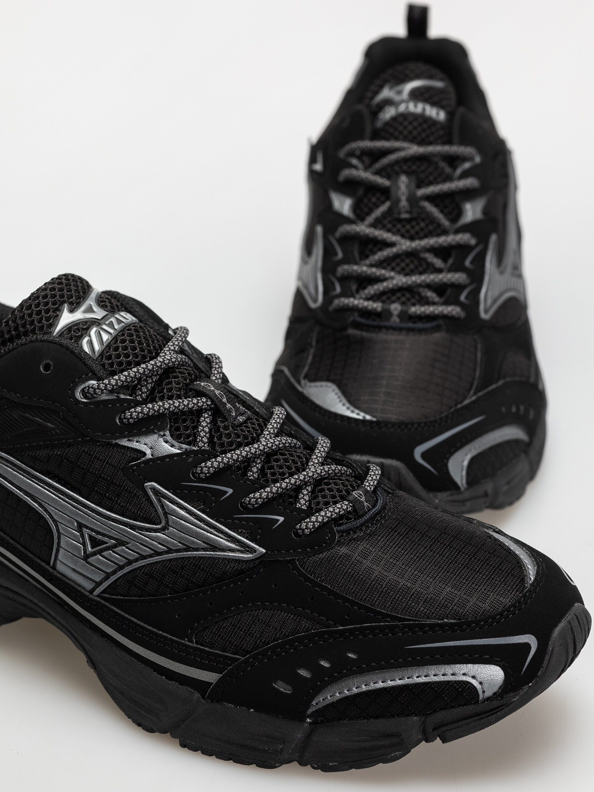 Buty Mizuno MXR Tech (black/metallic gray)