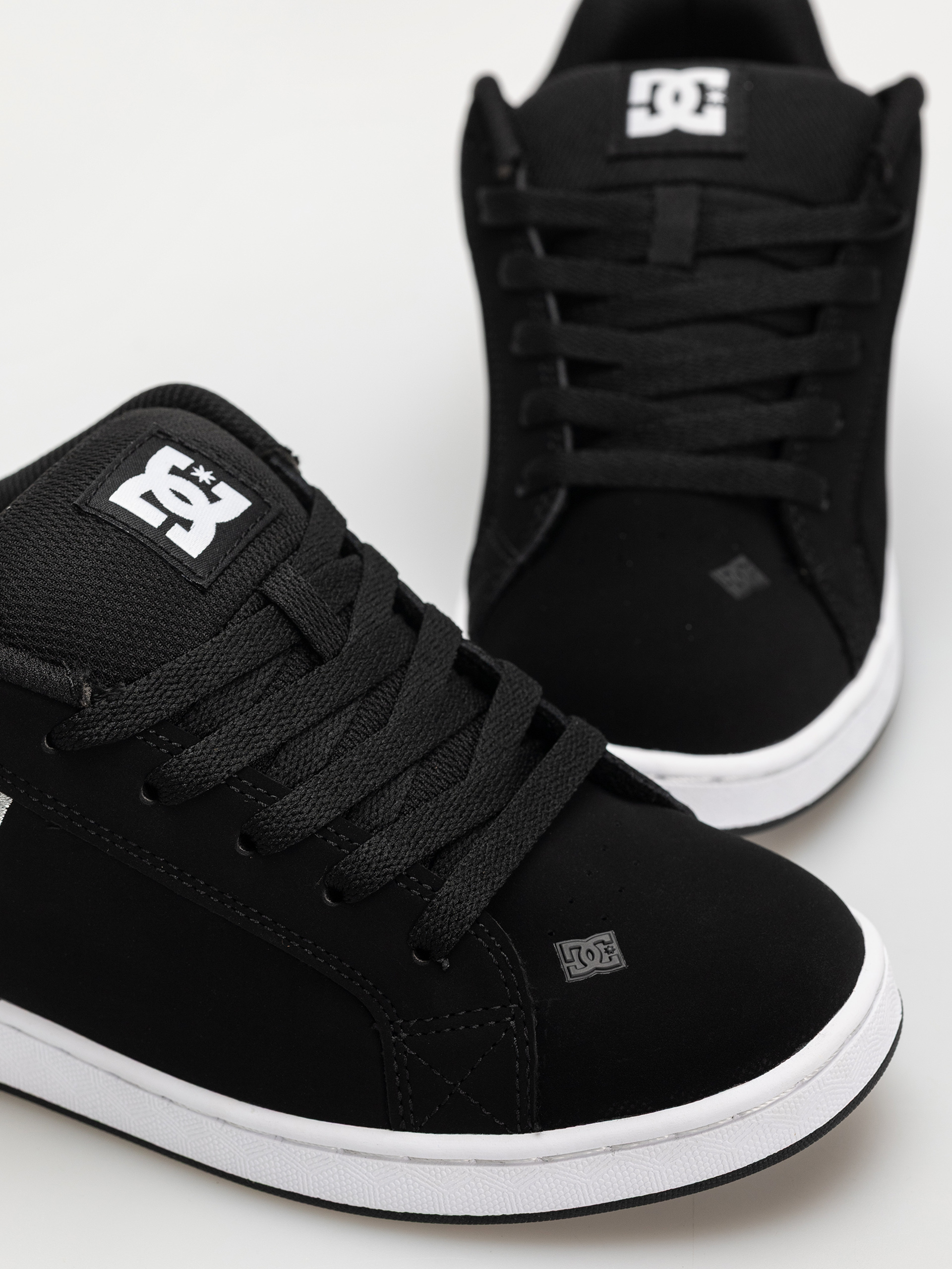 Buty DC Court Graffik Wmn (black/white stencil)