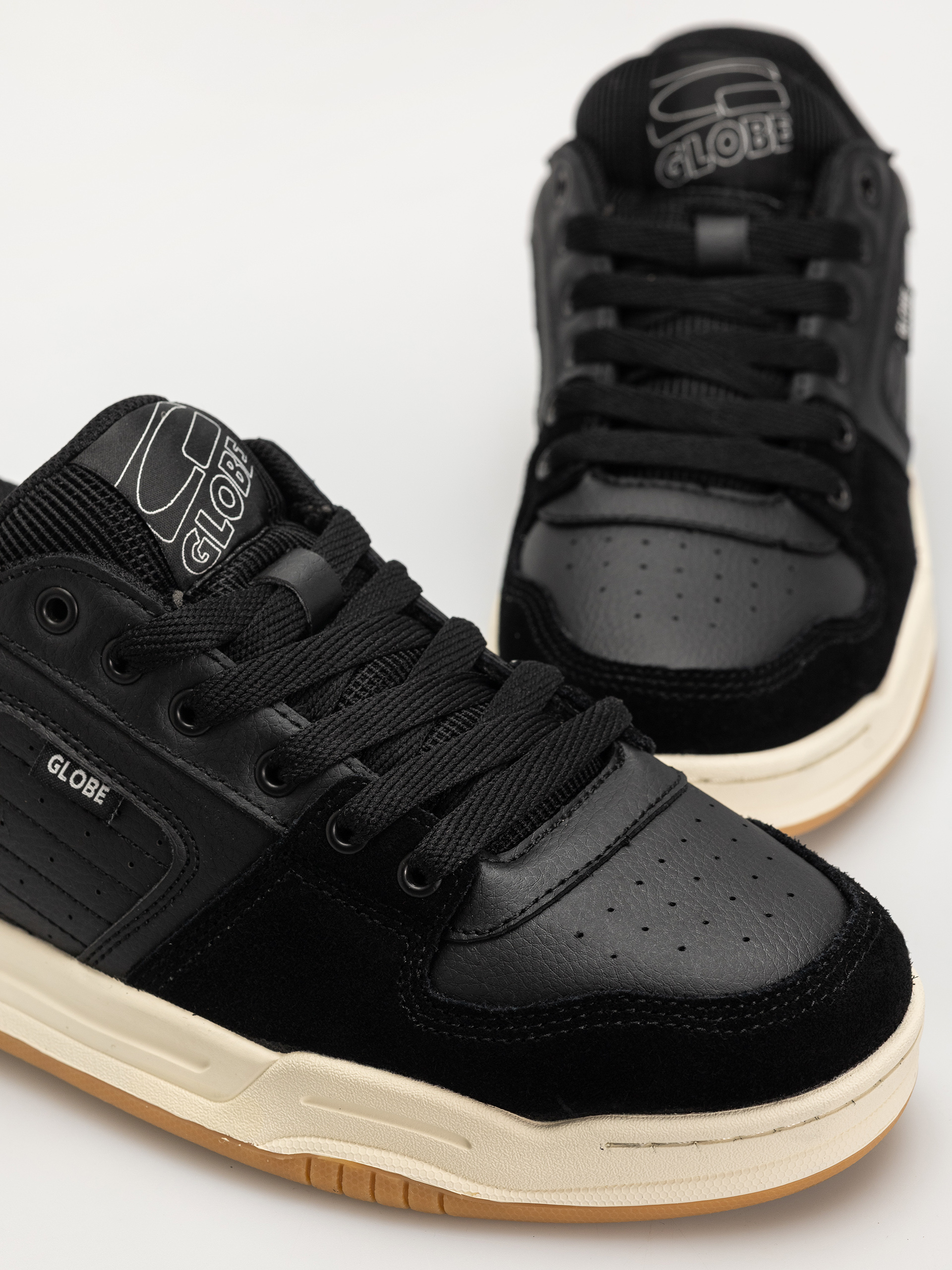 Buty Globe Mojo 2.0 (black/antique white)