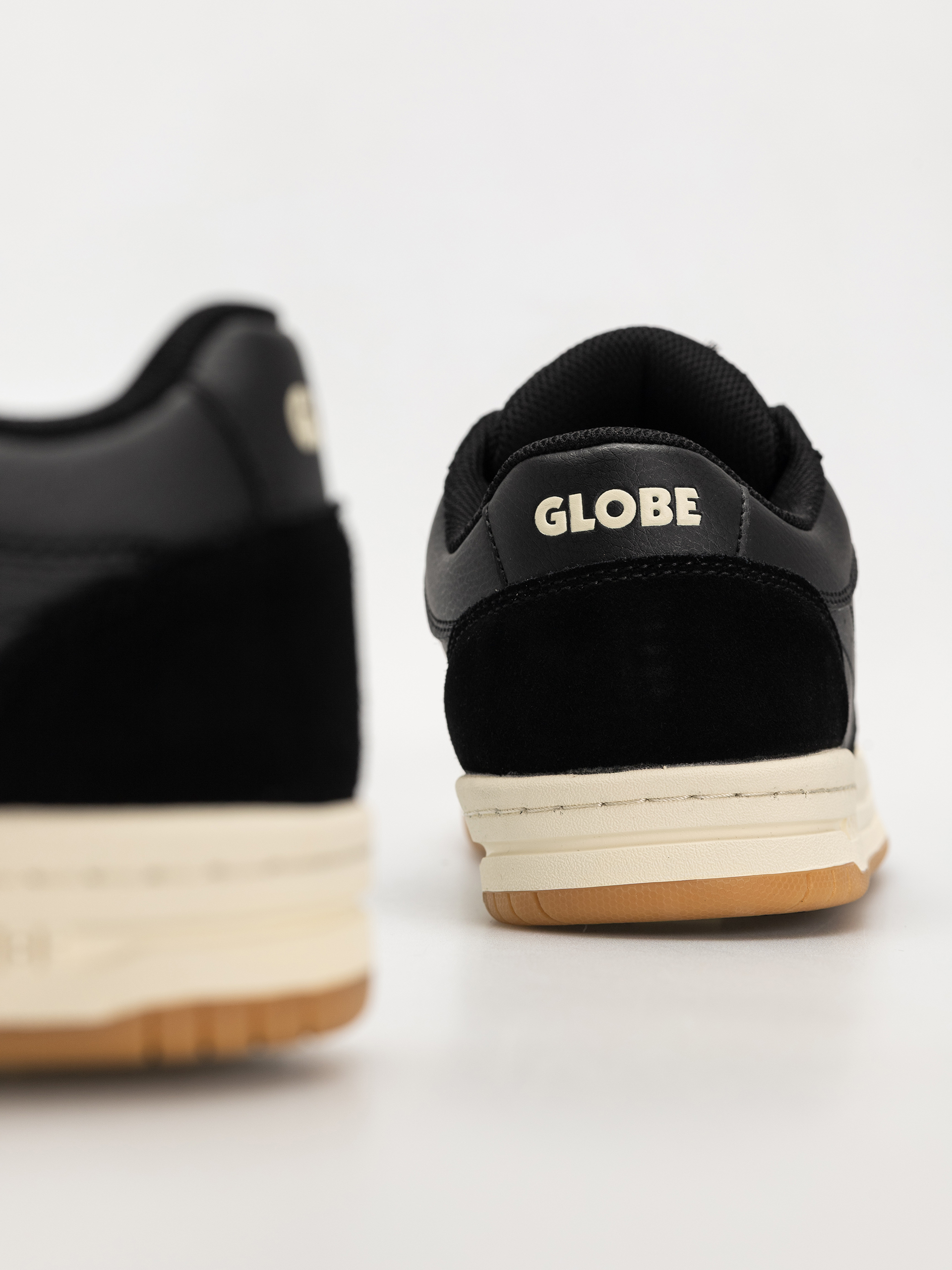 Buty Globe Mojo 2.0 (black/antique white)