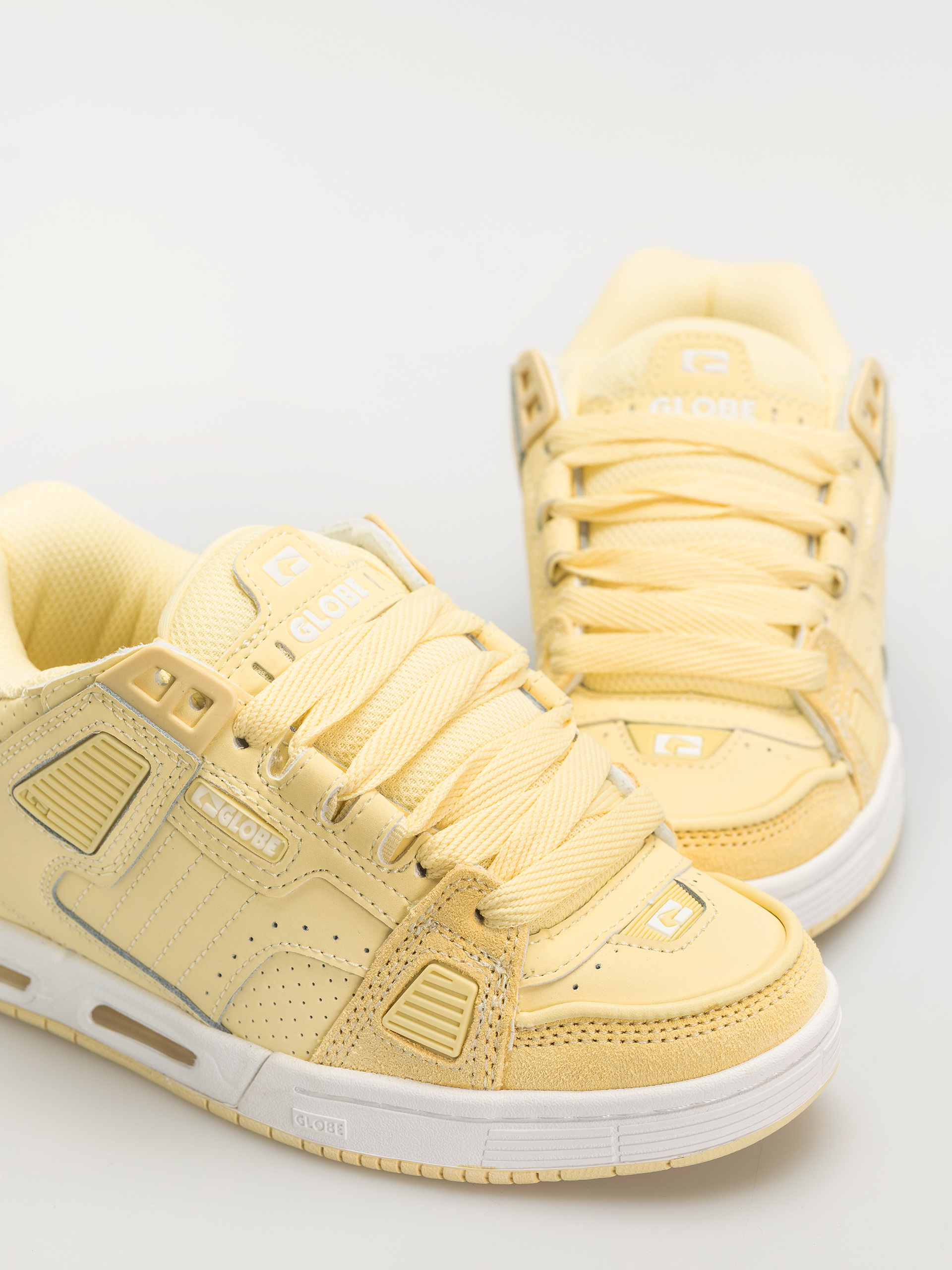 Buty Globe Sabre (butter/cream)