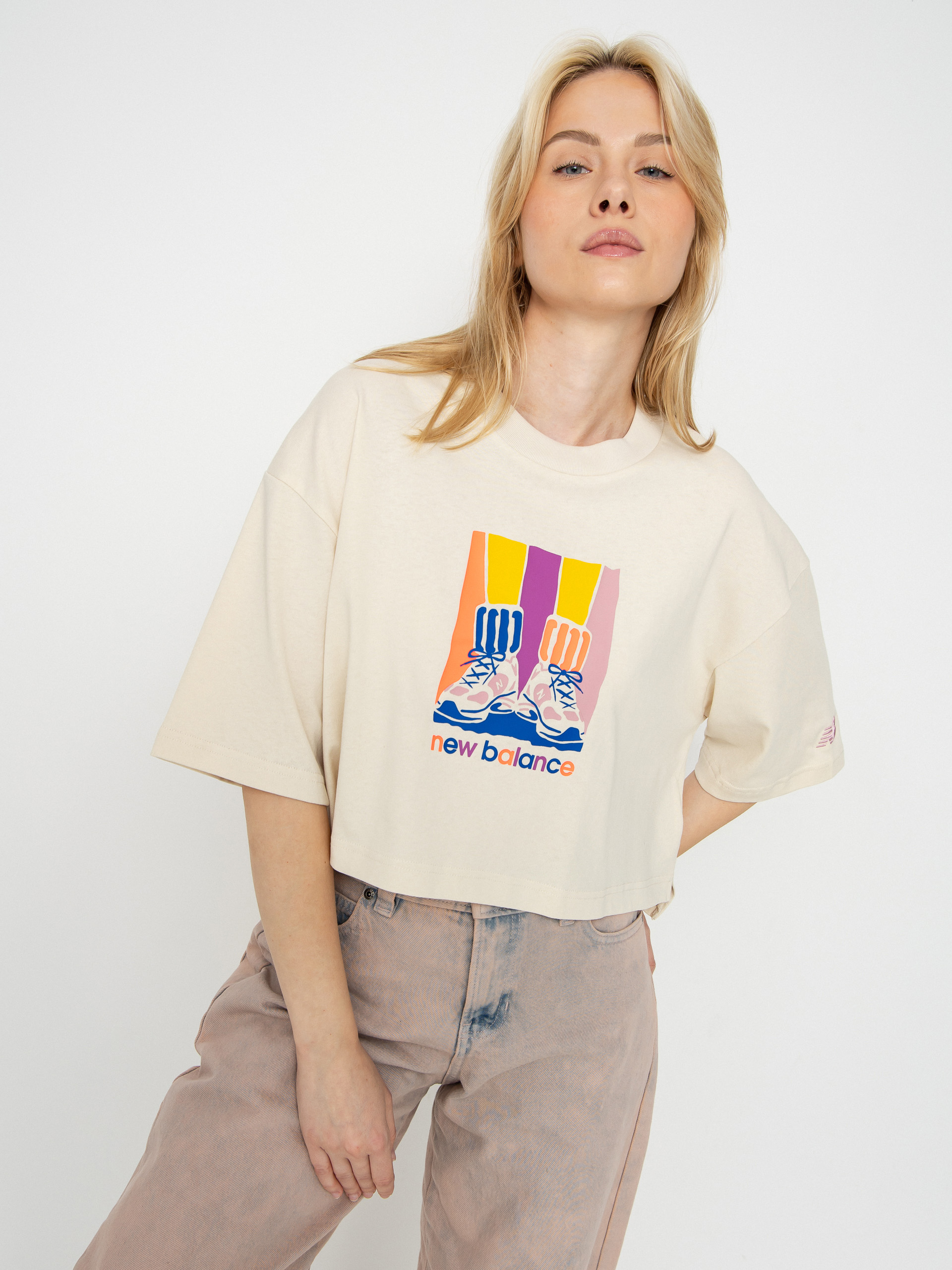 T-shirt New Balance Athletics Gradient Shoes Wmn (beige)