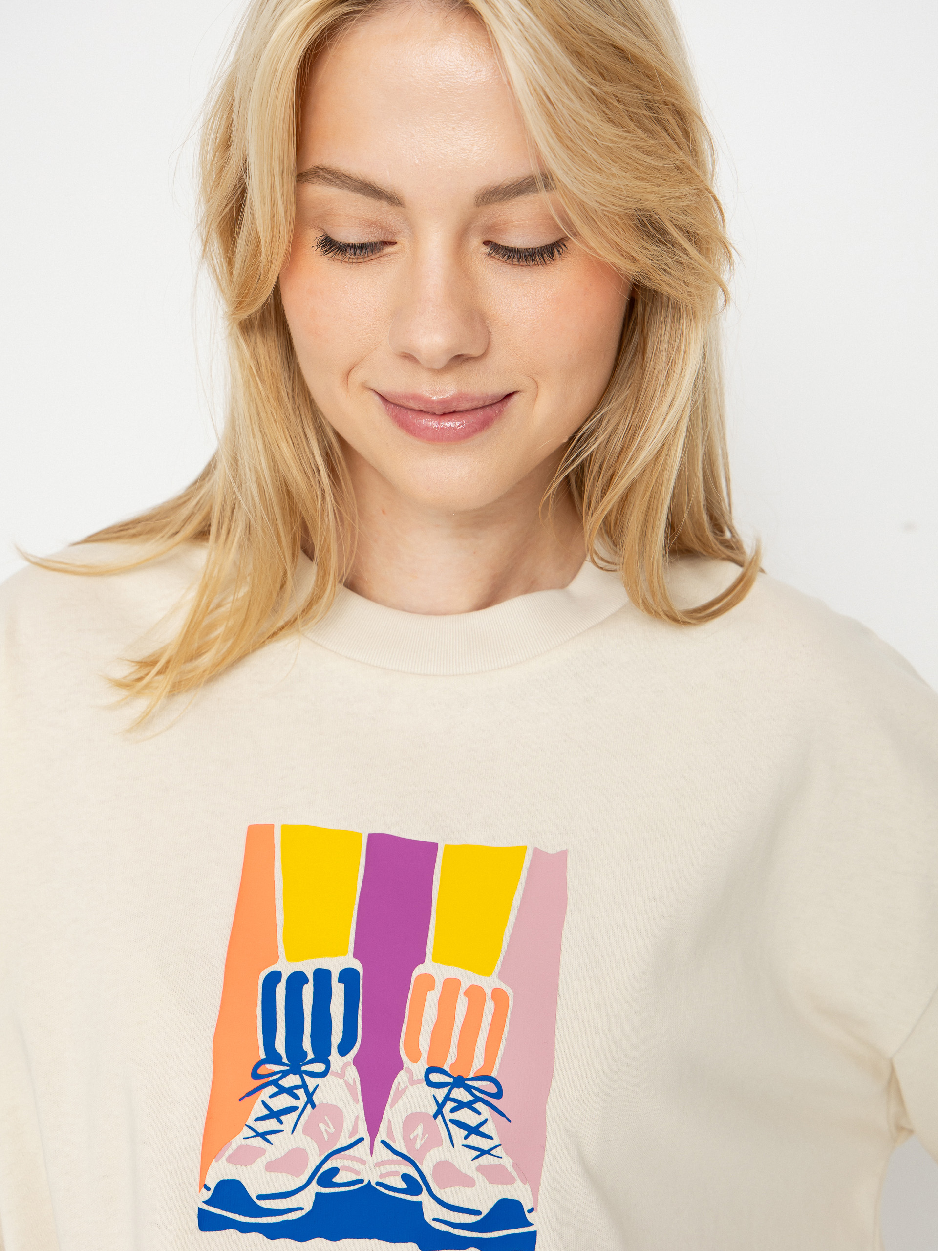 T-shirt New Balance Athletics Gradient Shoes Wmn (beige)