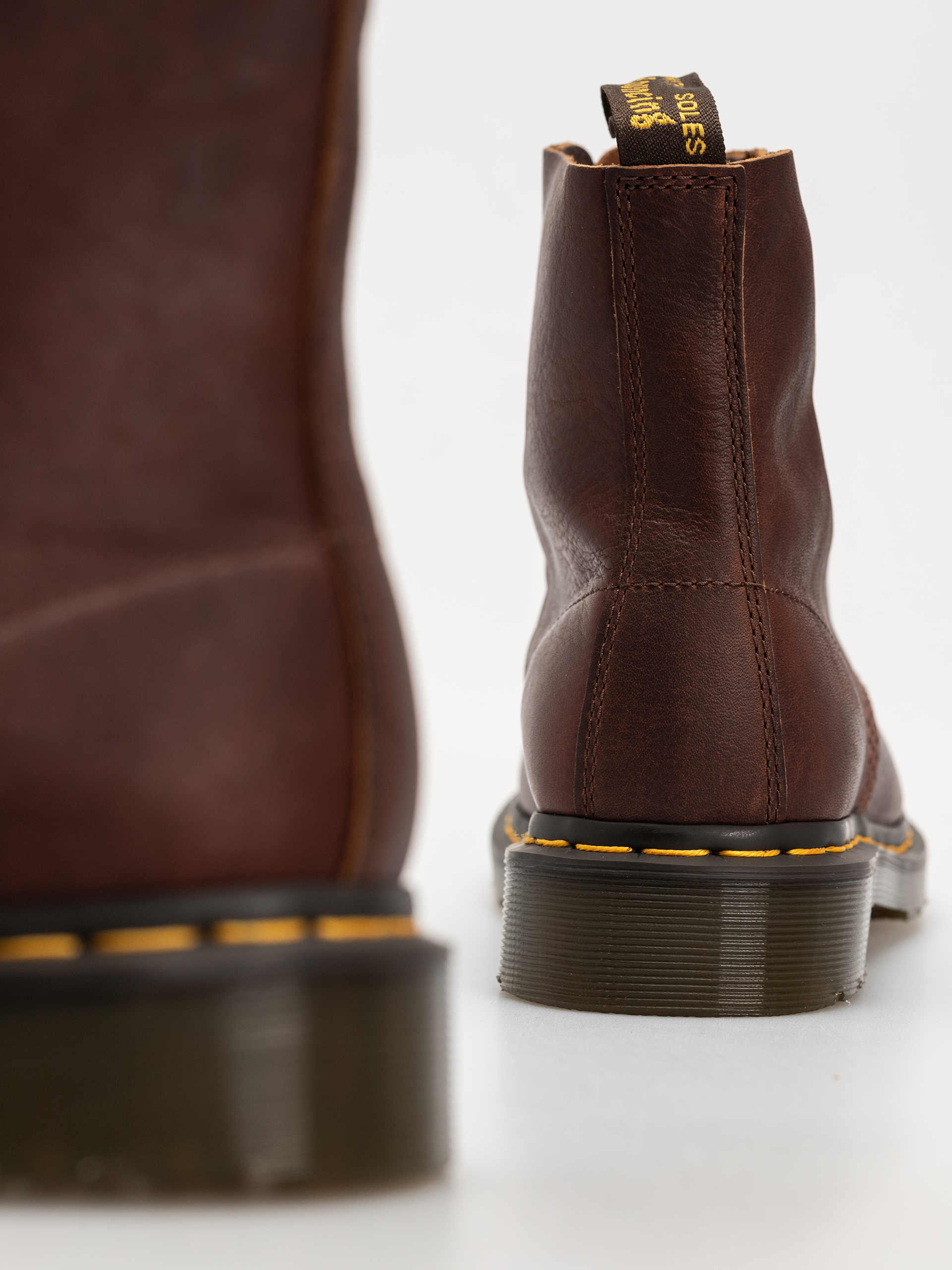 Buty Dr. Martens 1460 (cashew ambassador)