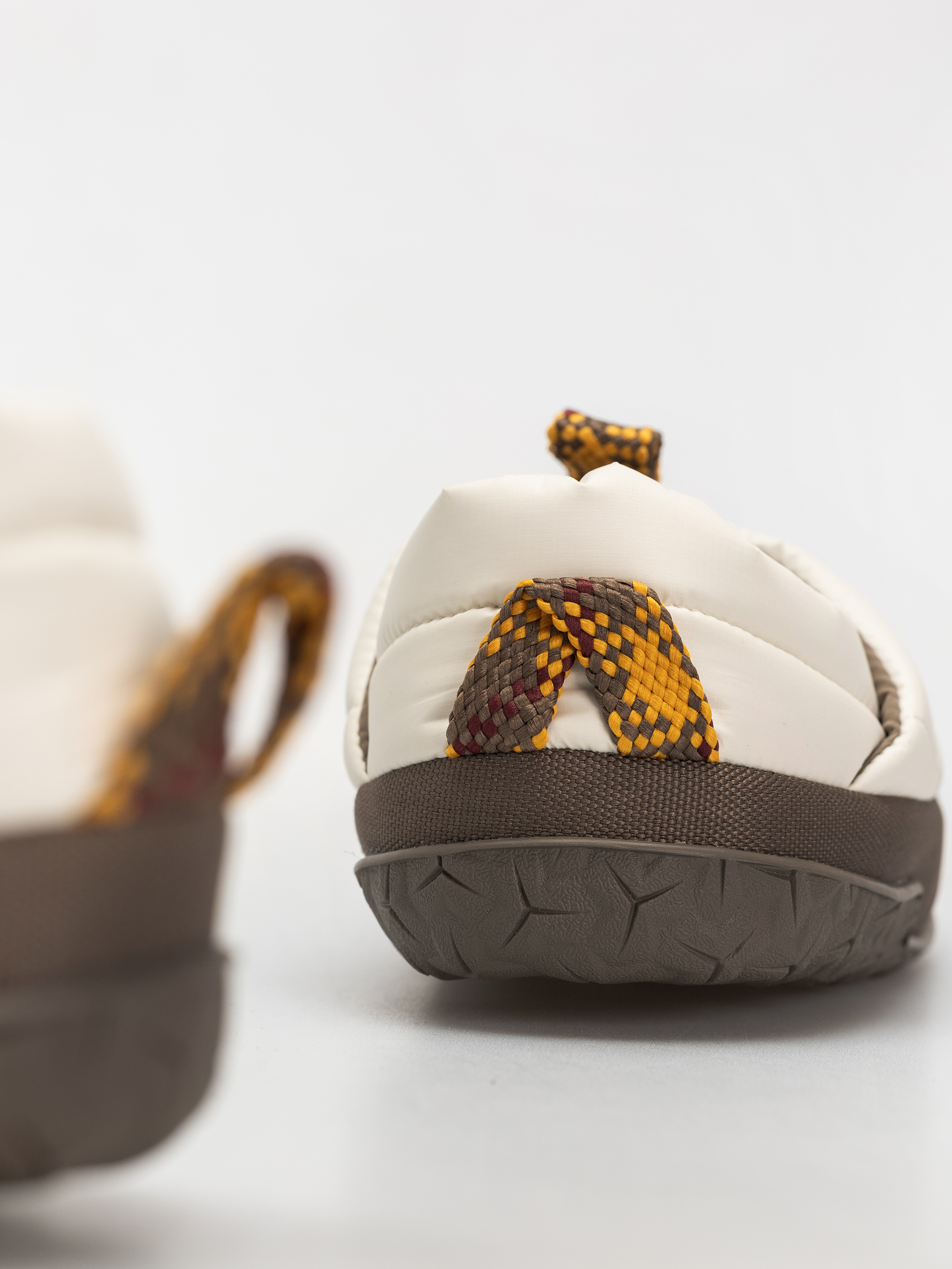 Buty The North Face Nuptse Mule Wmn (white dune/mocha brown)