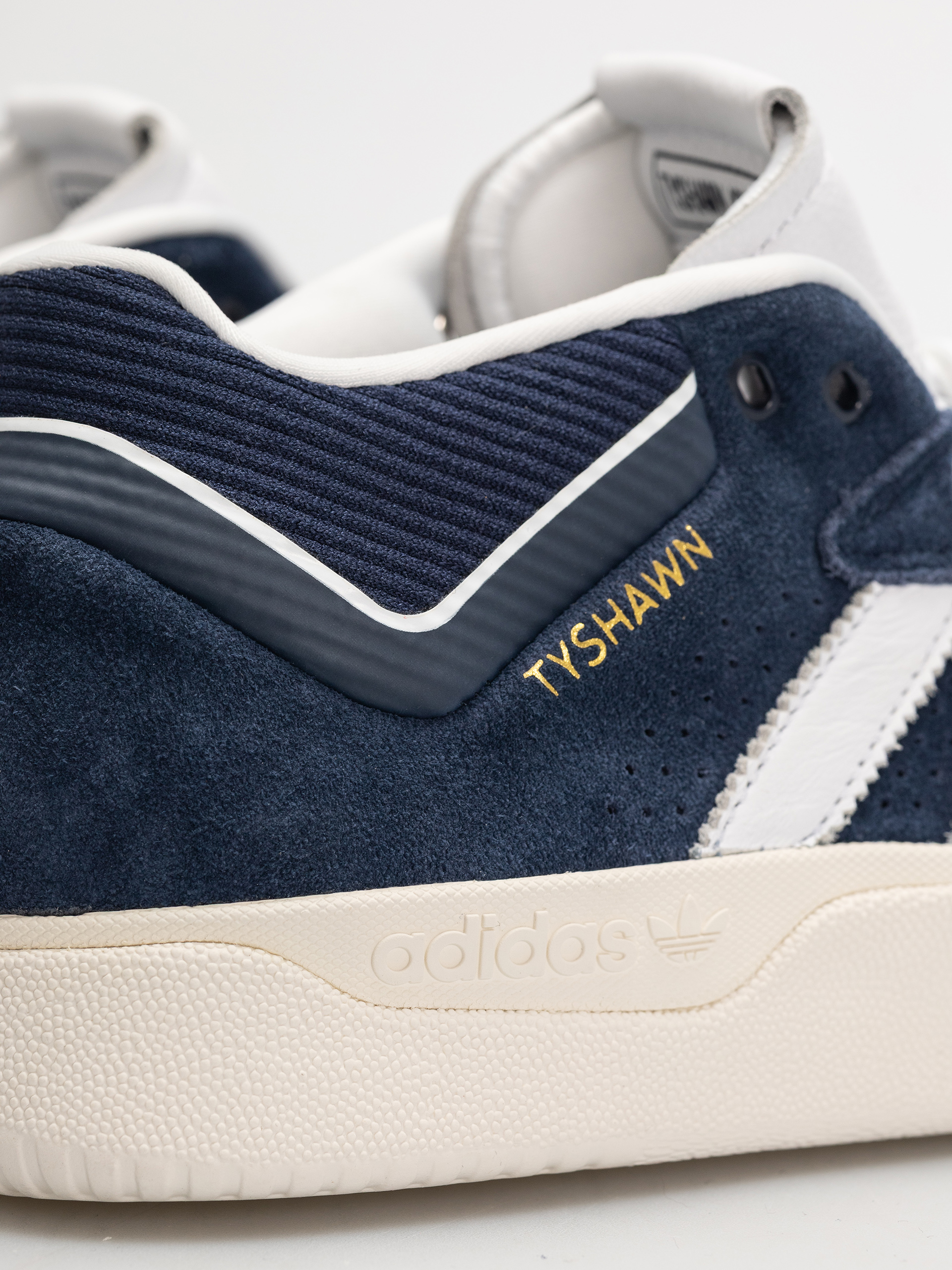 Buty adidas Tyshawn (conavy/ftwwht/cwhite)