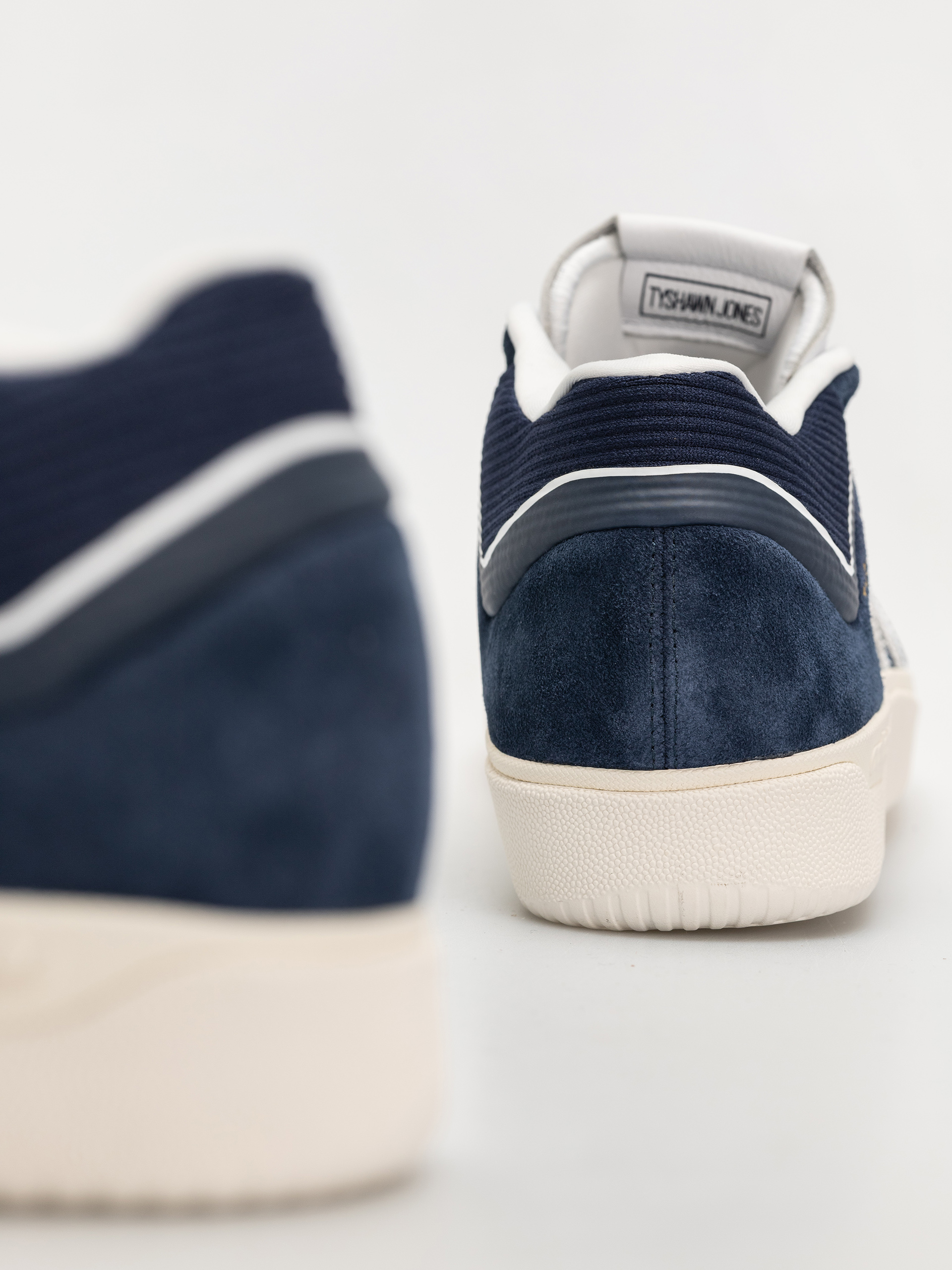 Buty adidas Tyshawn (conavy/ftwwht/cwhite)