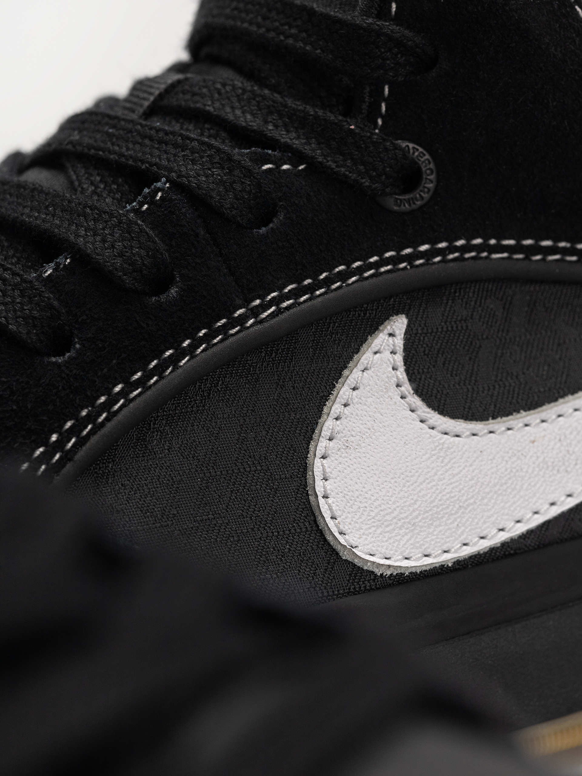 Buty Nike SB React Leo (black/white black gum light brown)