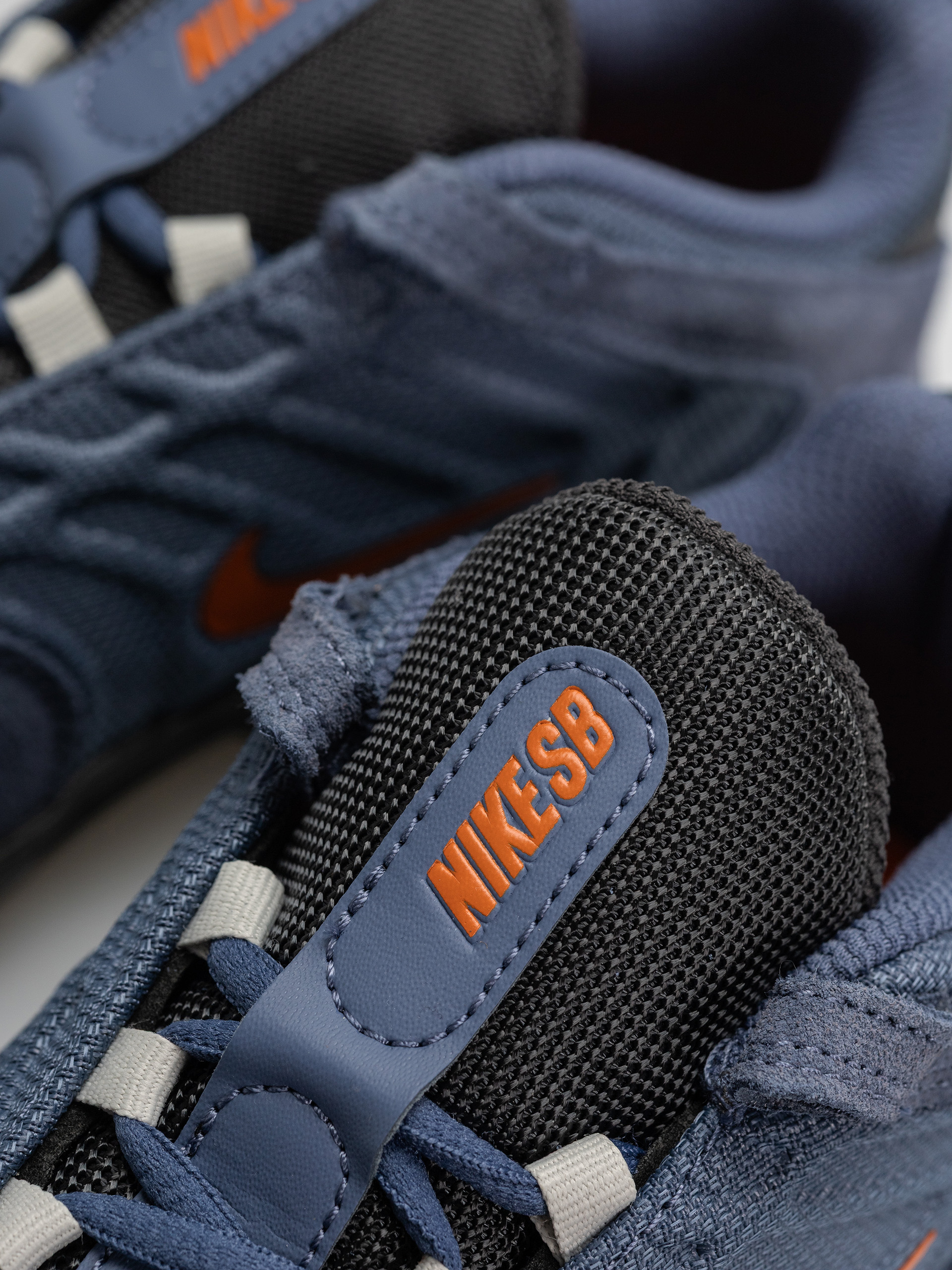 Buty Nike SB Vertebrae (diffused blue/campfire orange anthracite)