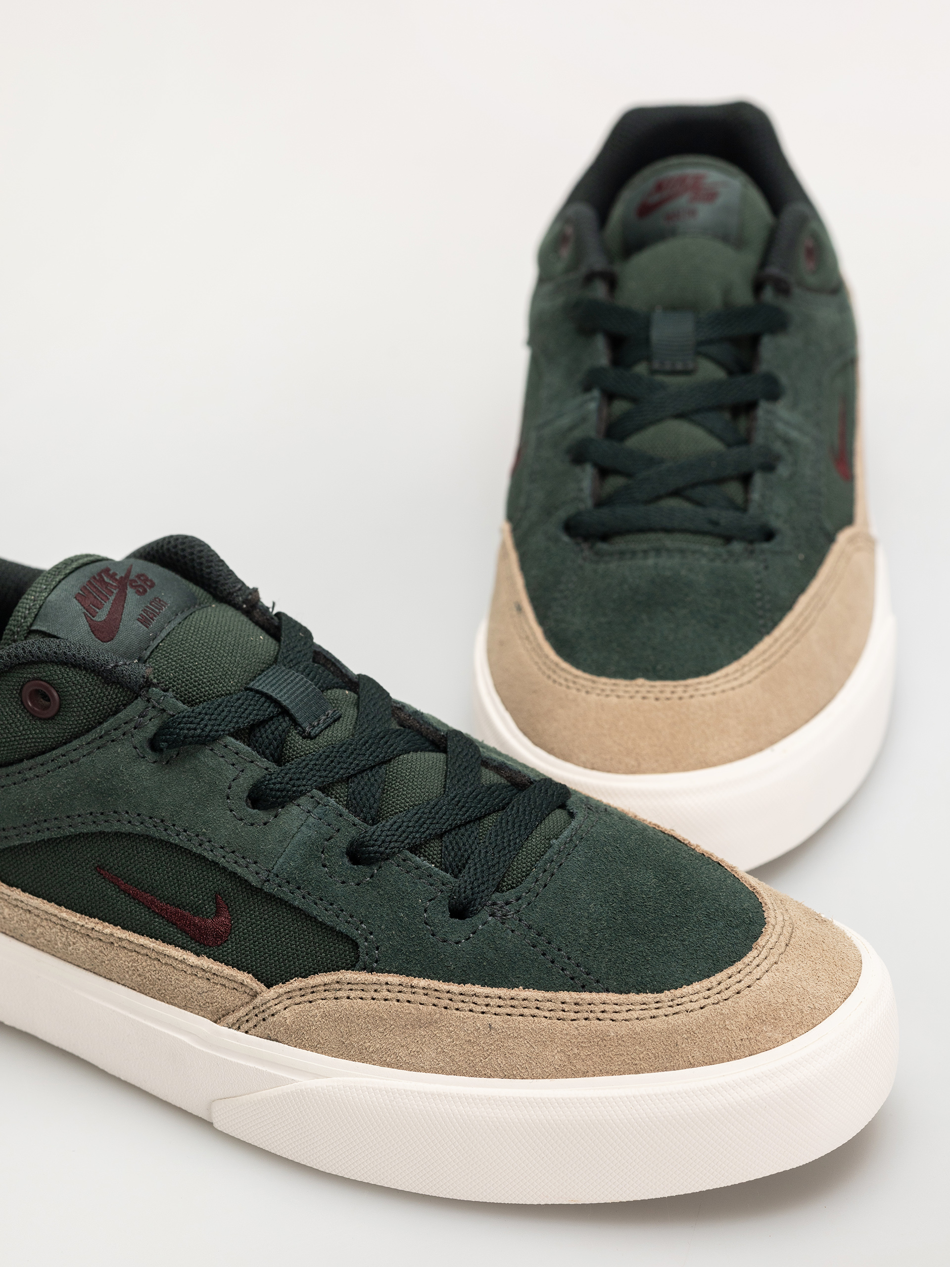 Buty Nike SB Malor (seaweed/burgundy crush khaki phantom)
