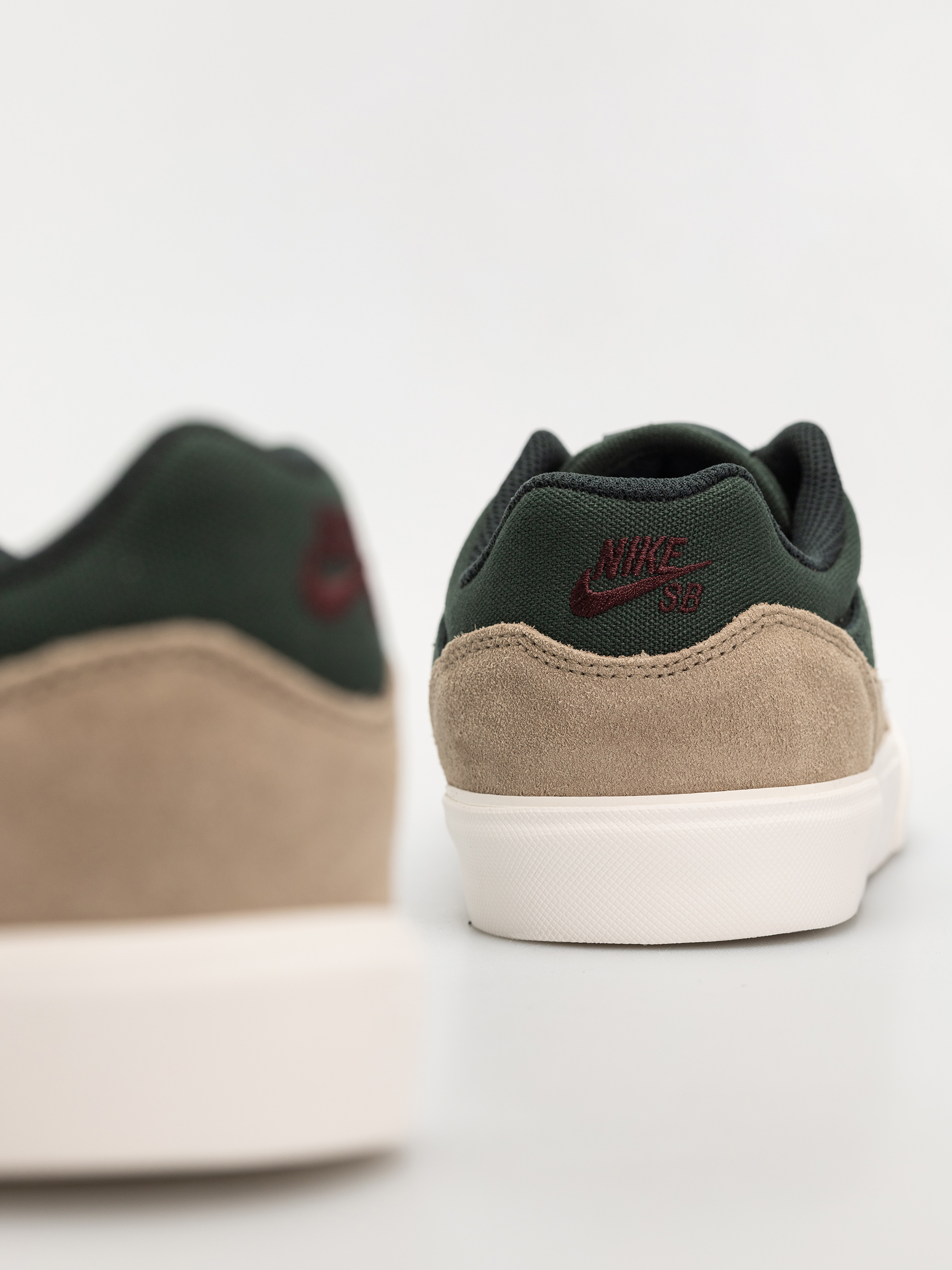 Buty Nike SB Malor (seaweed/burgundy crush khaki phantom)