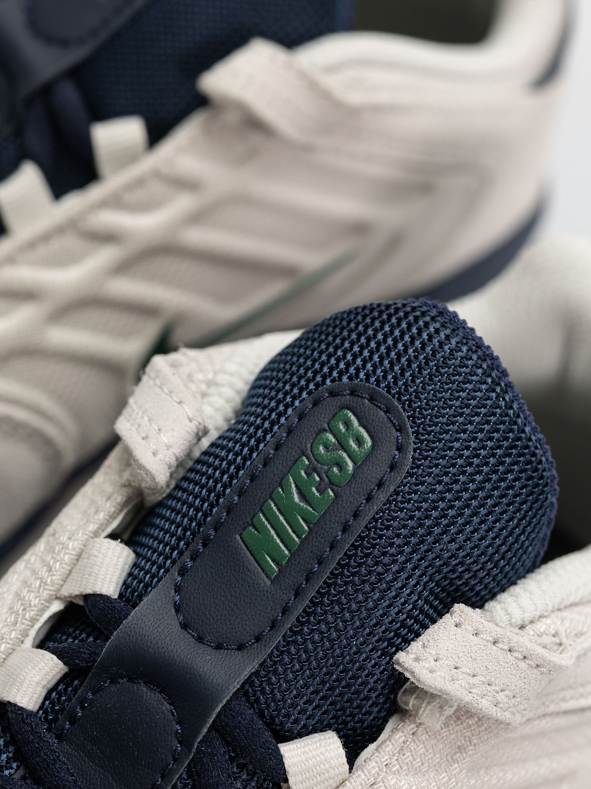 Buty Nike SB Vertebrae (light bone/fir midnight navy obsidian)