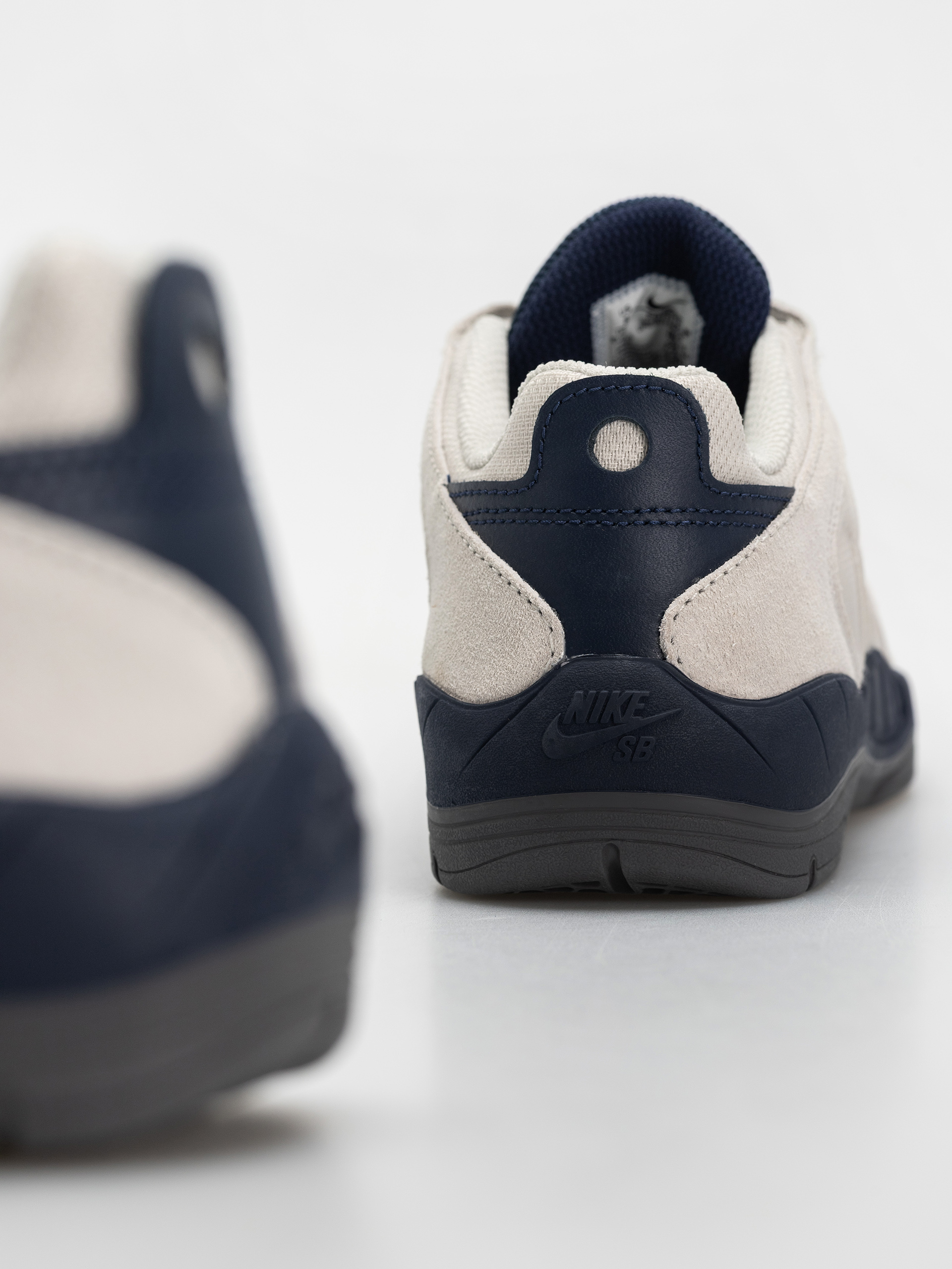 Buty Nike SB Vertebrae (light bone/fir midnight navy obsidian)