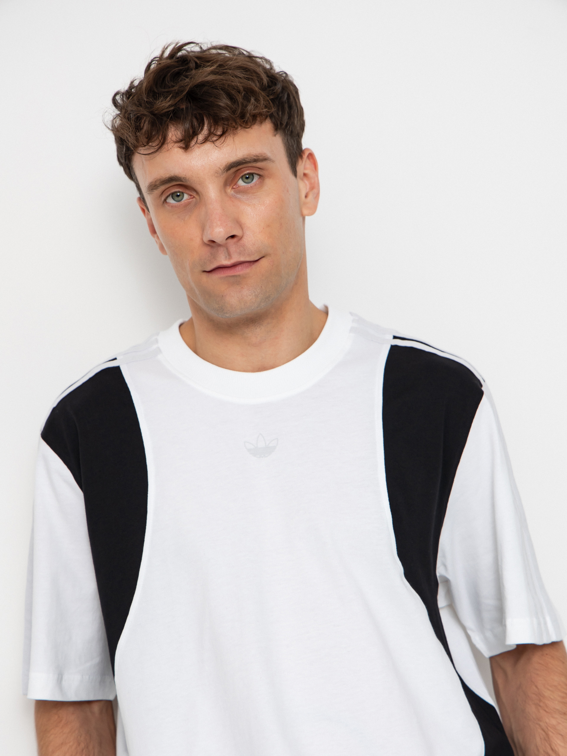 T-shirt adidas Tyshawn (white/black)