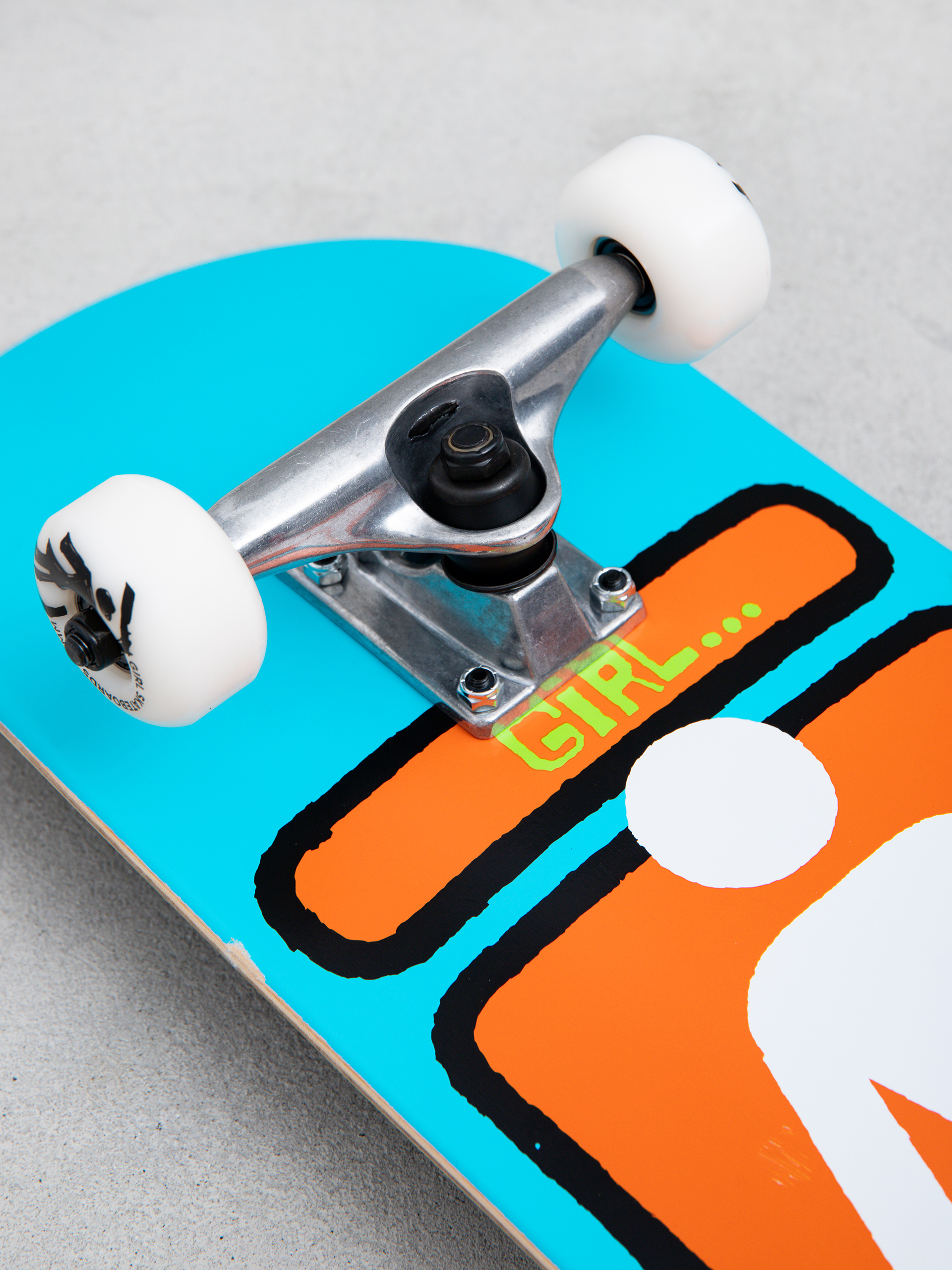 Deskorolka Girl Skateboard Geering Hand Shakers