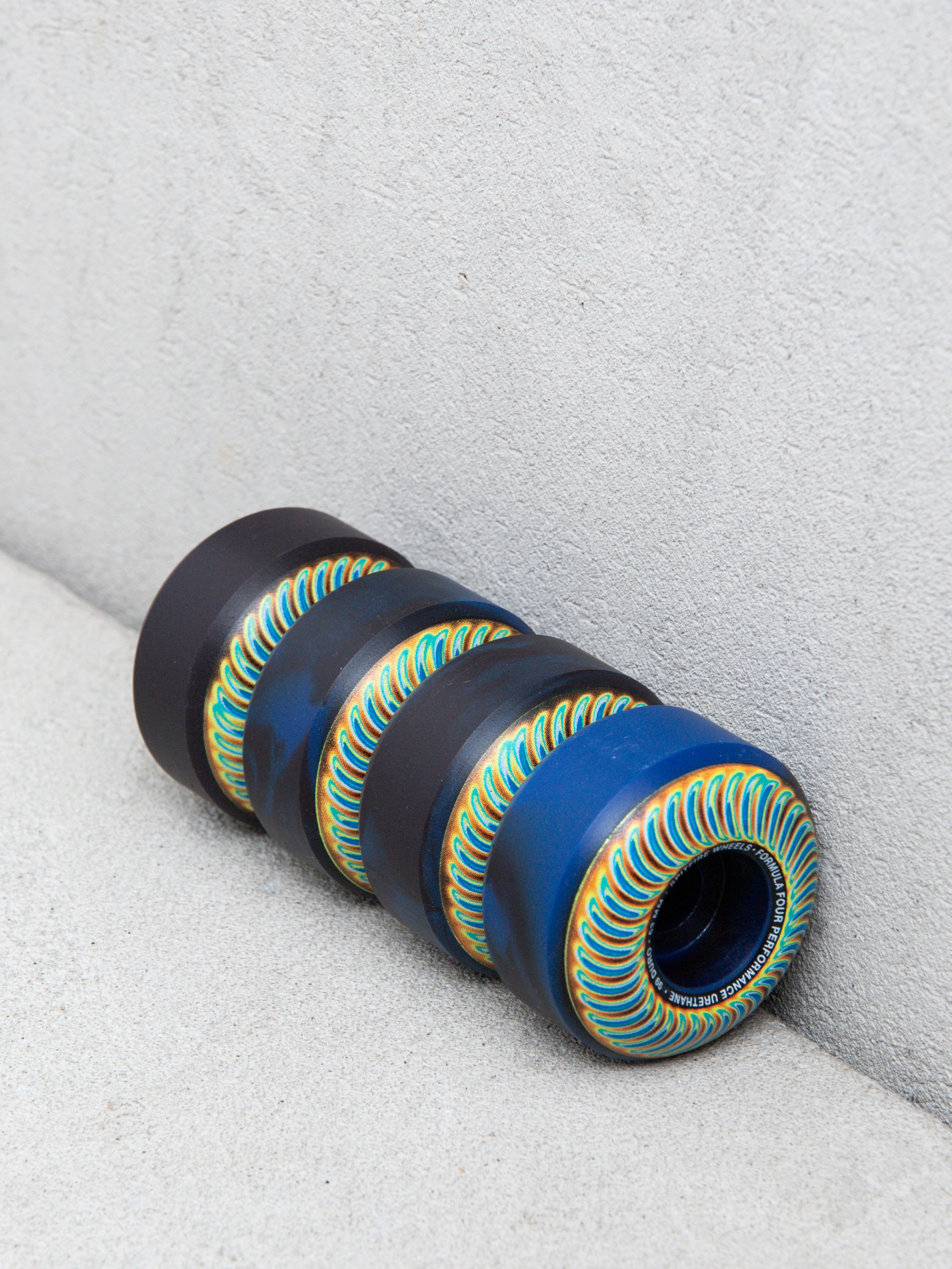 Kółka Spitfire F4 99D Radioactive Classic (black/blue swirl)