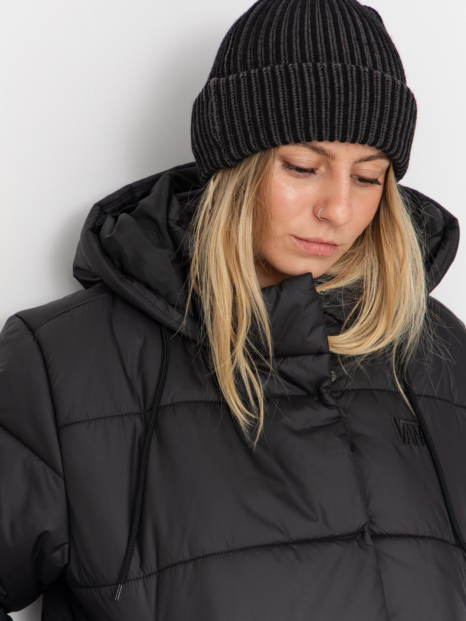 Kurtka Vans Hillgate Cropped Puffer Wmn (black)