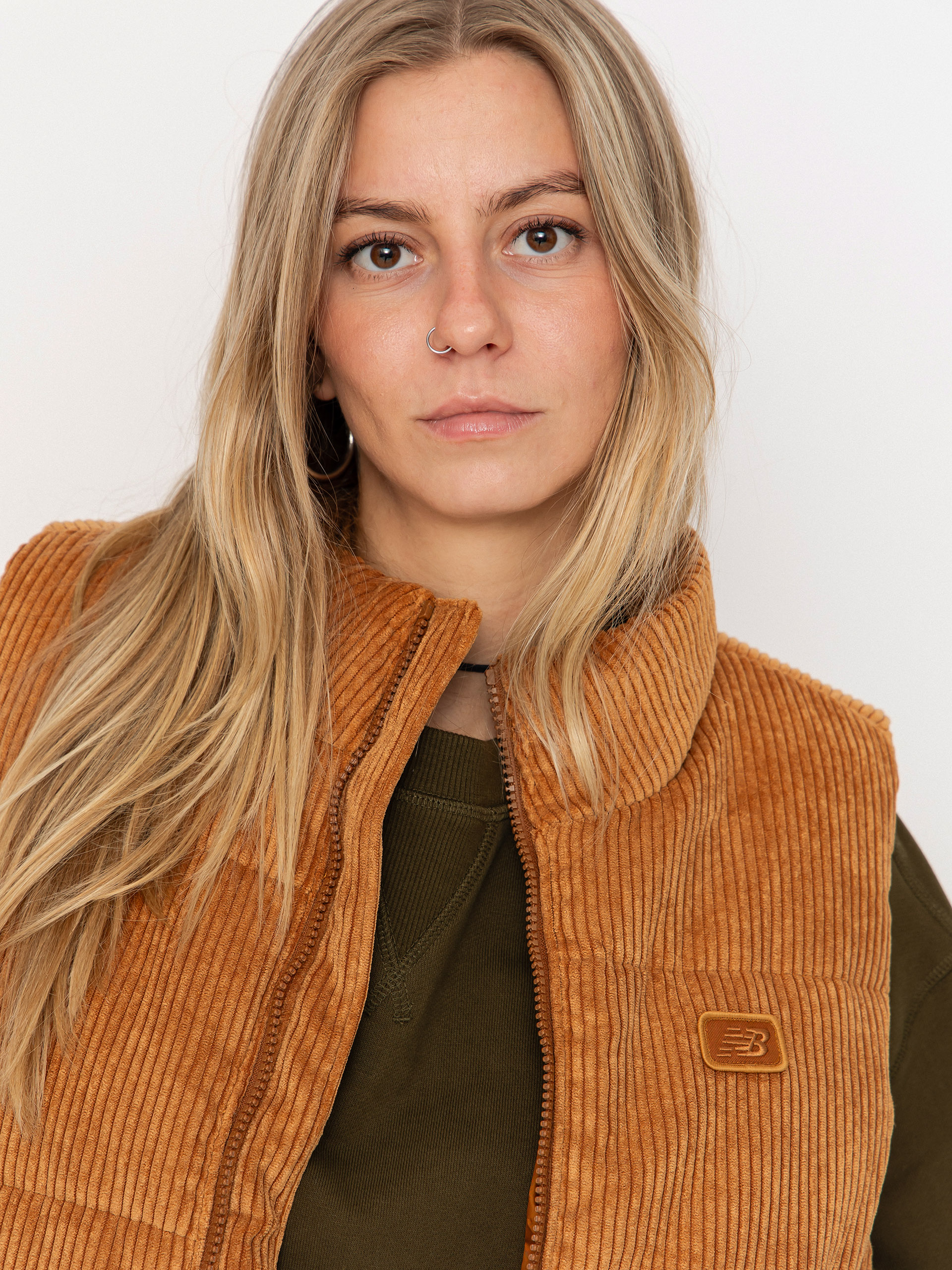 Kamizelka New Balance Wide Wale Corduroy Wmn (brown)