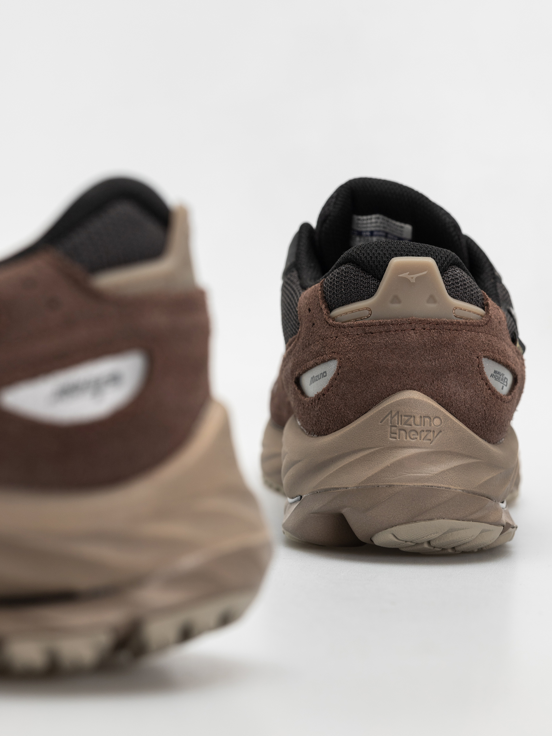 Buty Mizuno Wave Rider GTX (black sand/black/chicory coffee)