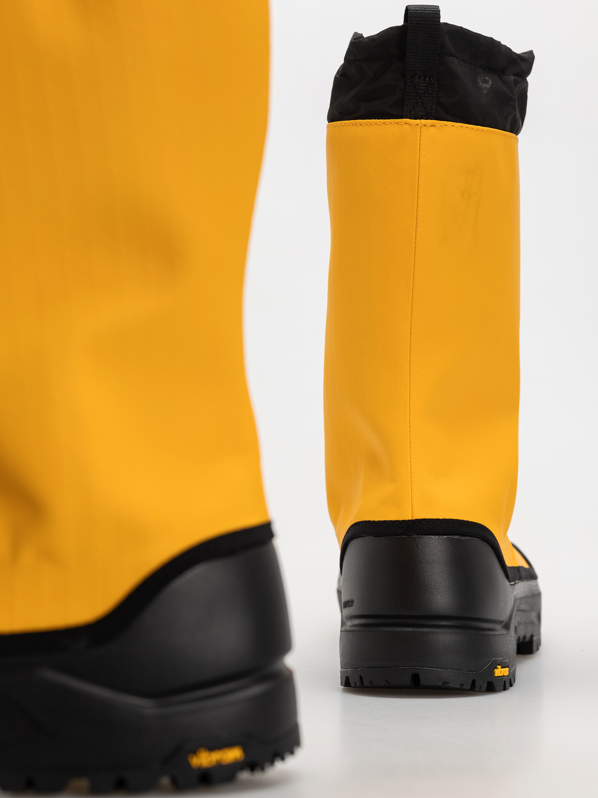 Buty The North Face Base Camp 200 Wp (summit gold/tnf black)