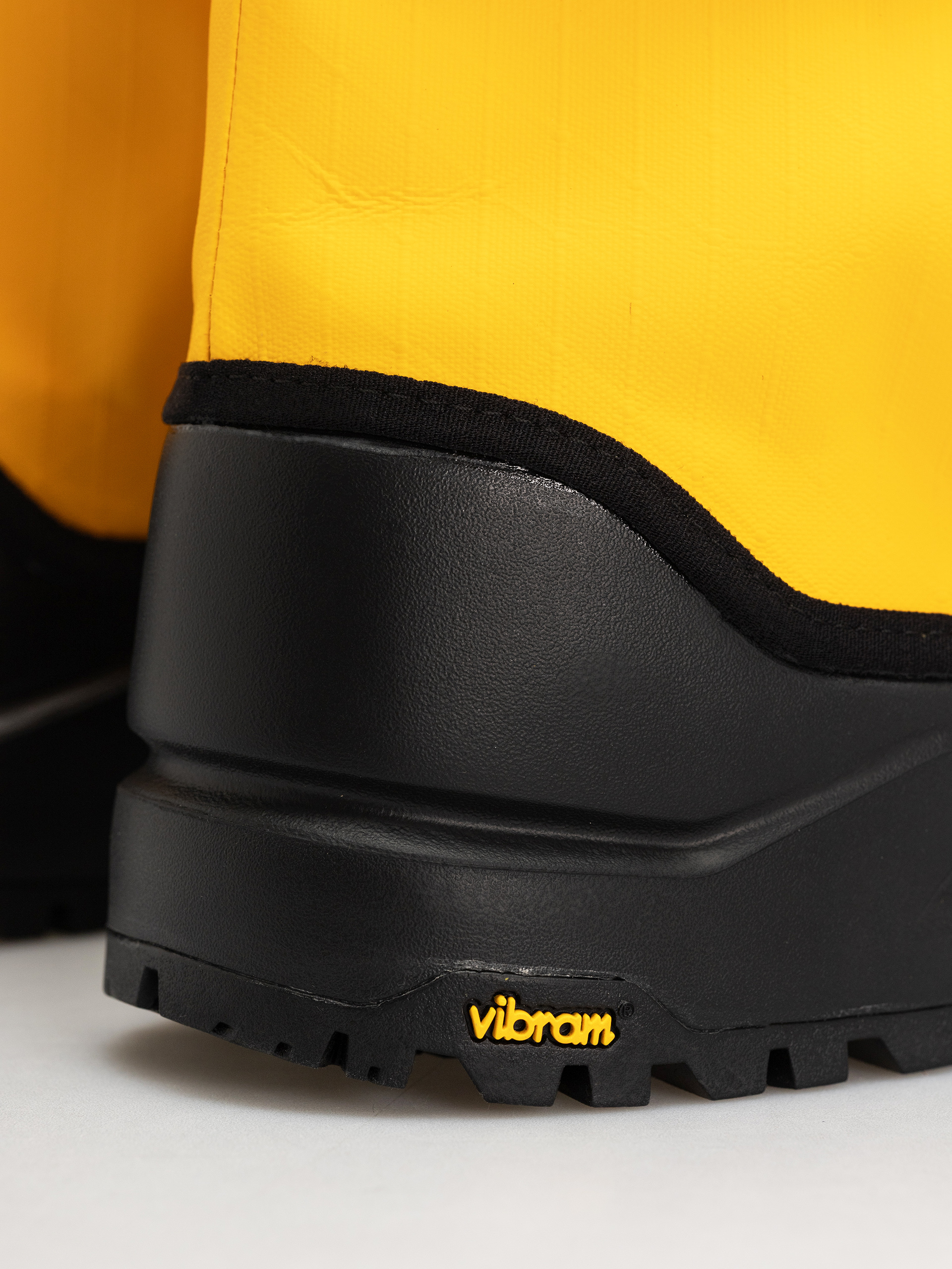 Buty The North Face Base Camp 200 Wp (summit gold/tnf black)