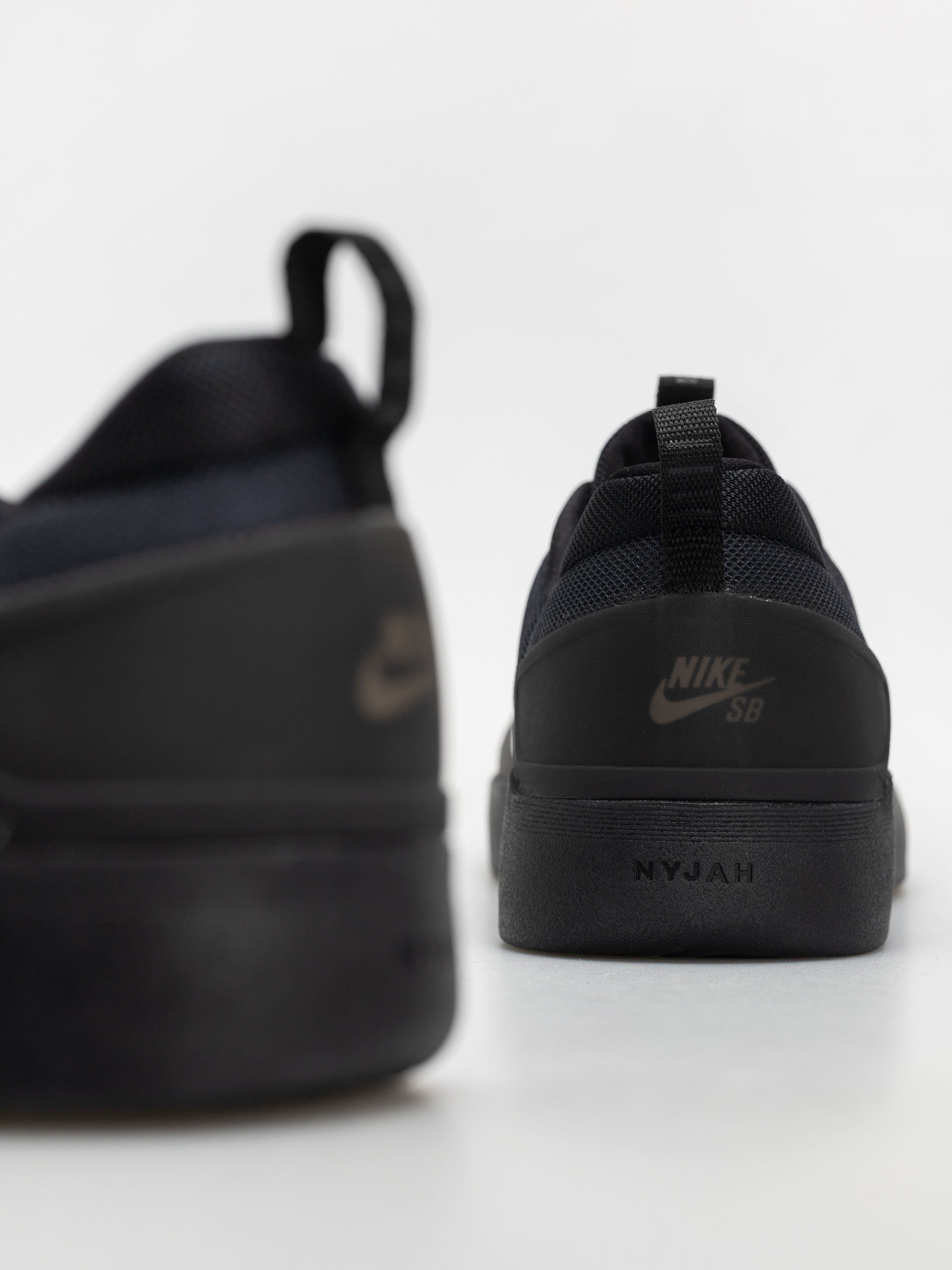 Buty Nike SB Zoom Nyjah 4 (black/white black white)