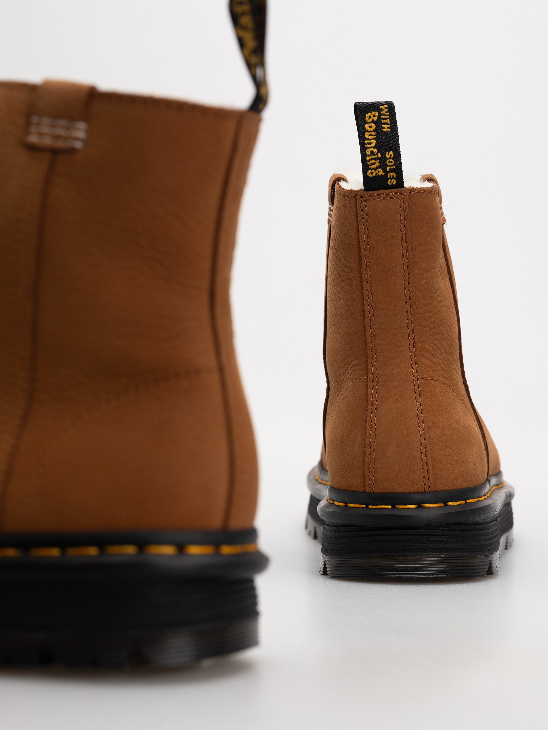 Buty Dr. Martens ZebZag Rigger WL Rigger Wmn (desert brown milled nubuck wp)
