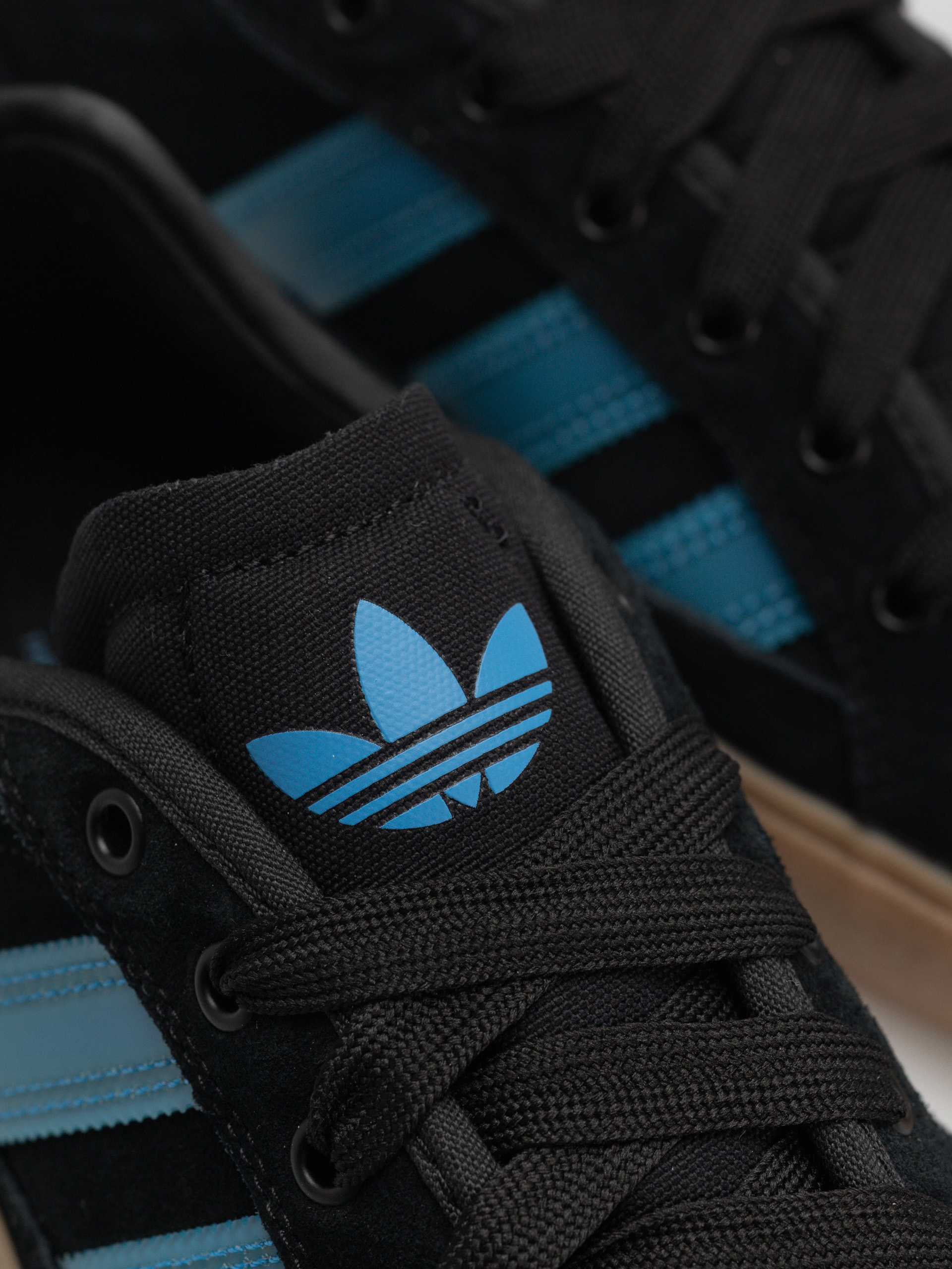 Buty adidas Court Tns Premiere (cblack/gum4)