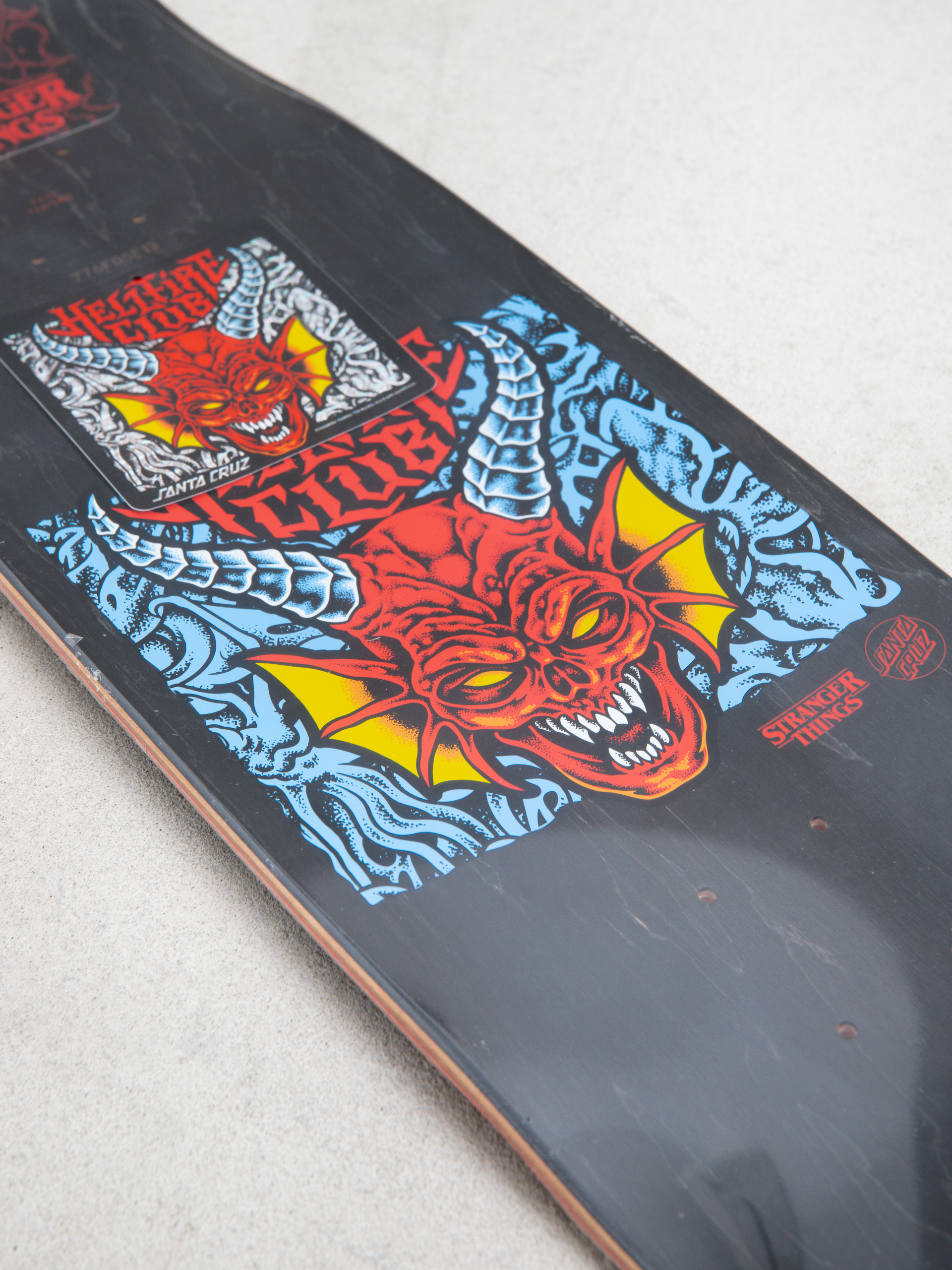 Deck Santa Cruz X Stranger Things Hellfire Club Flames