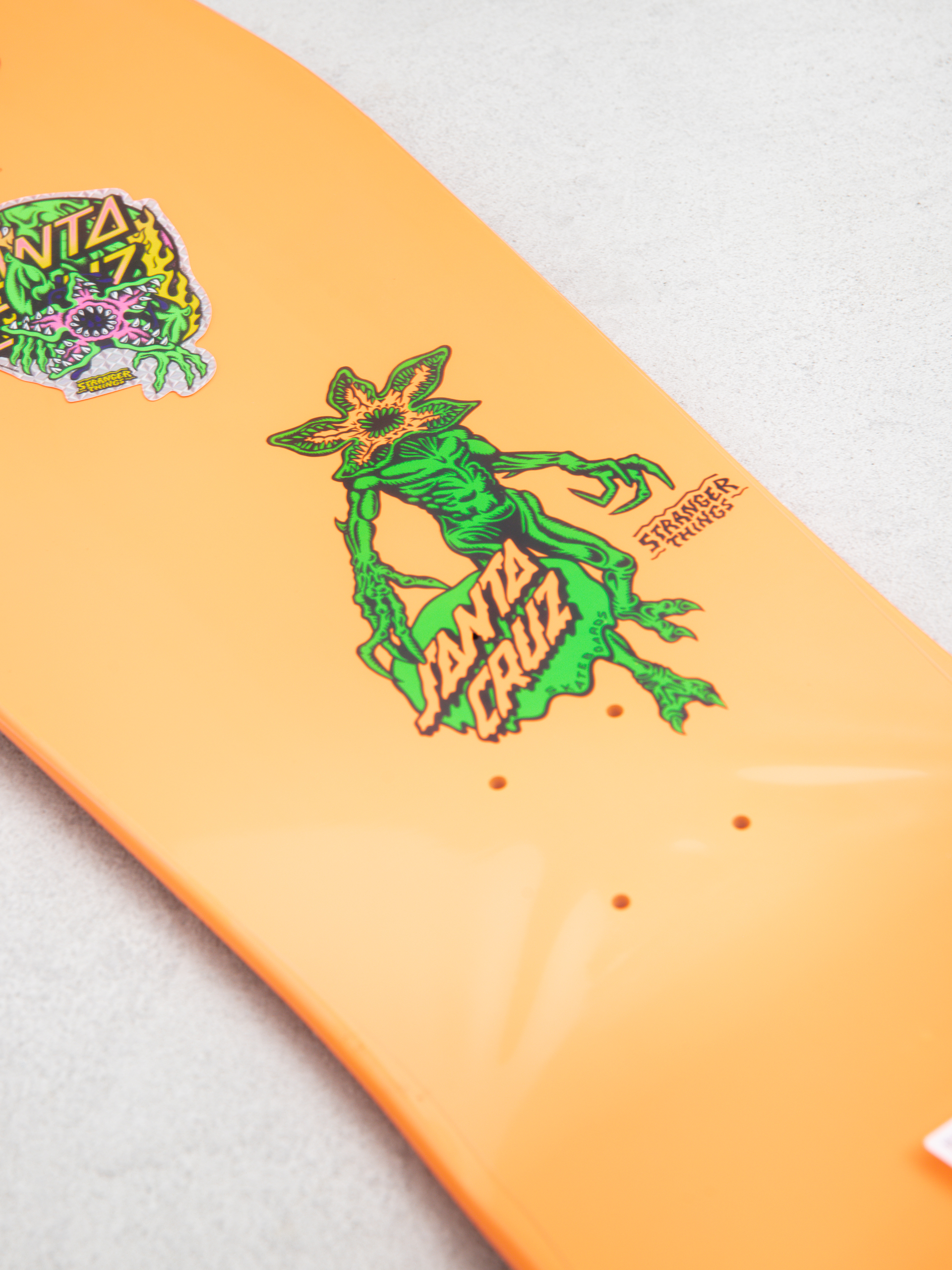 Deck Santa Cruz X Stranger Things Salba Demogorgon