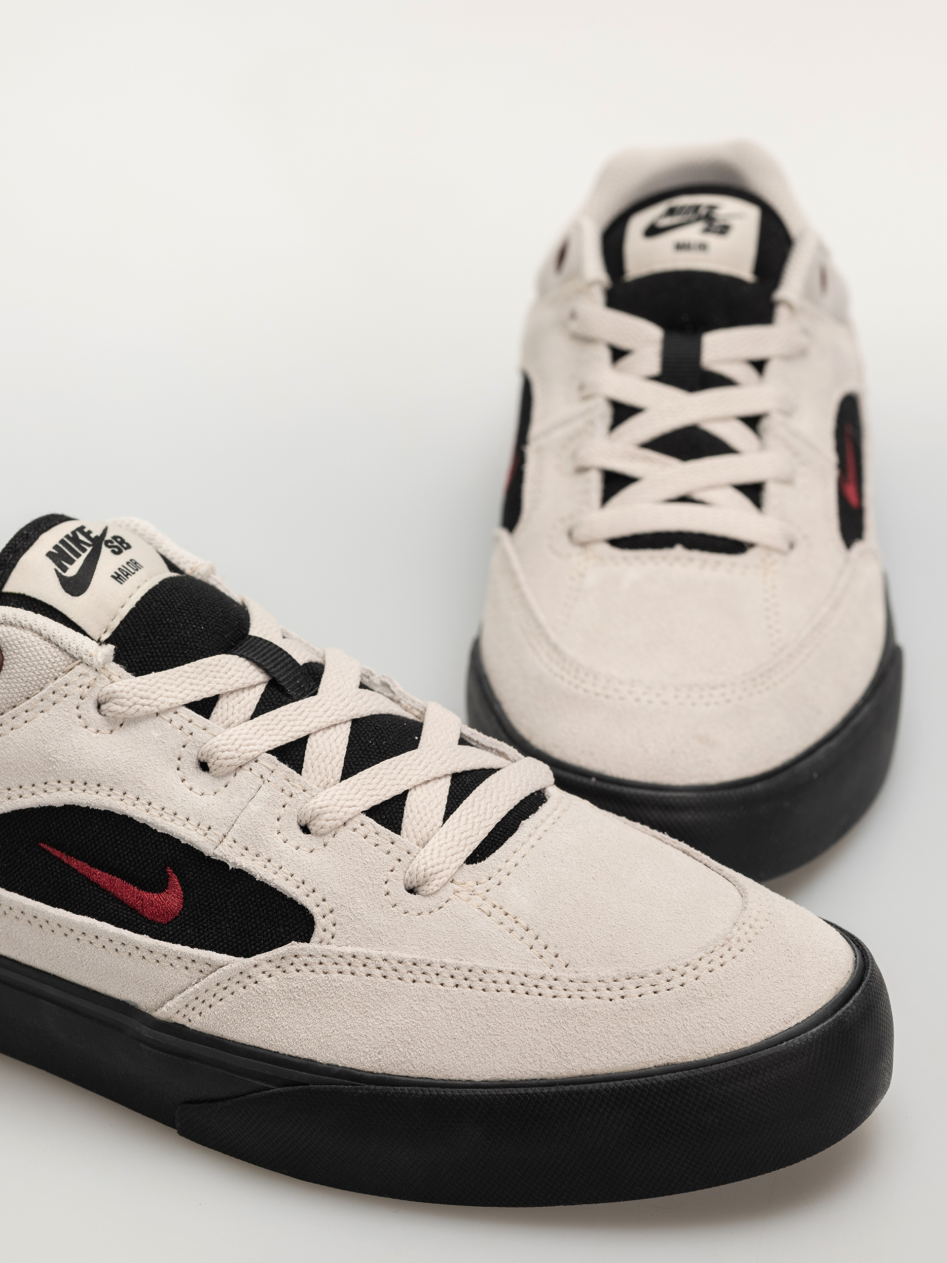 Buty Nike SB Malor (lt orewood brn/team red black)