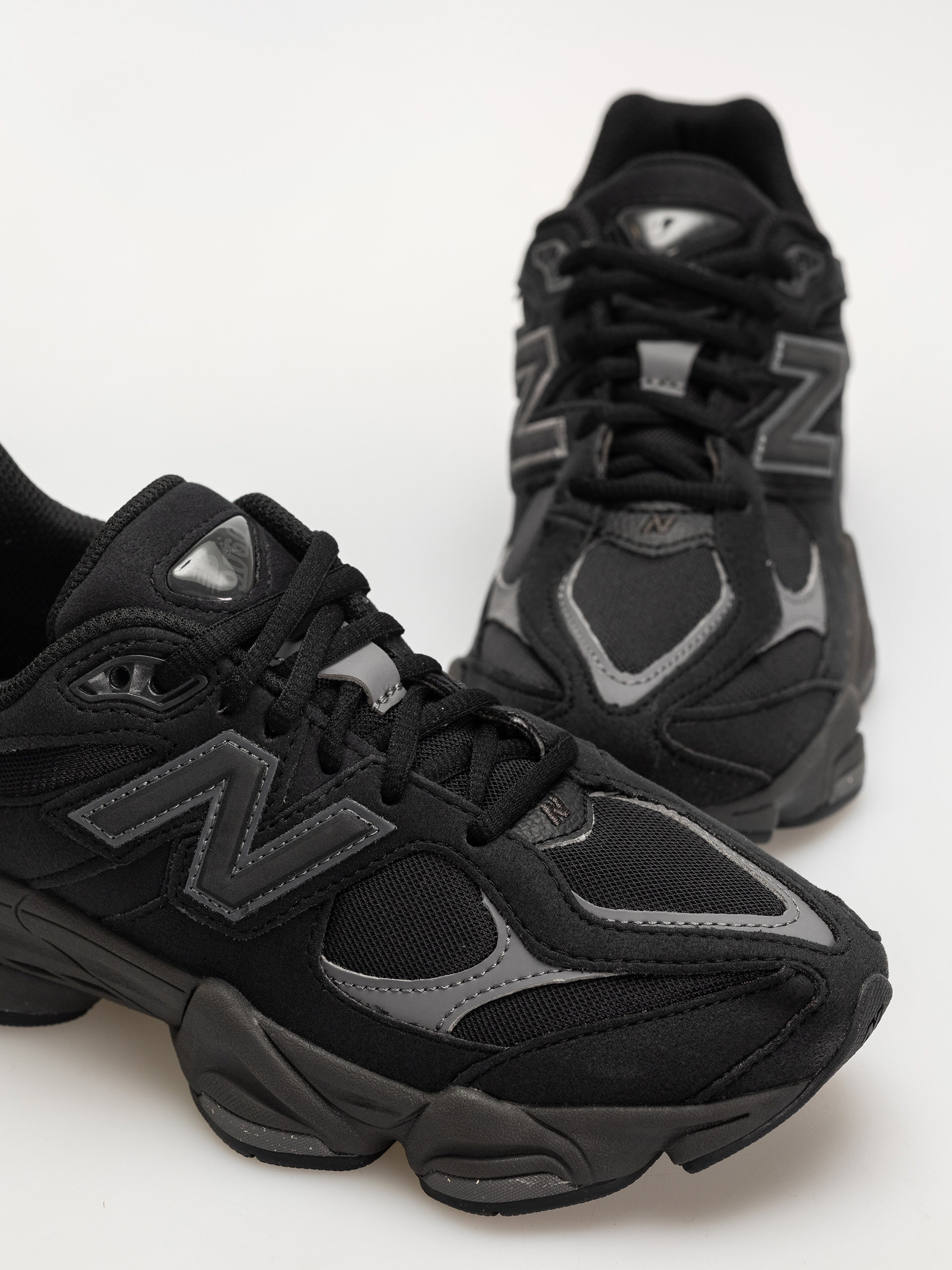 Buty New Balance 9060 JR (black/castlerock)