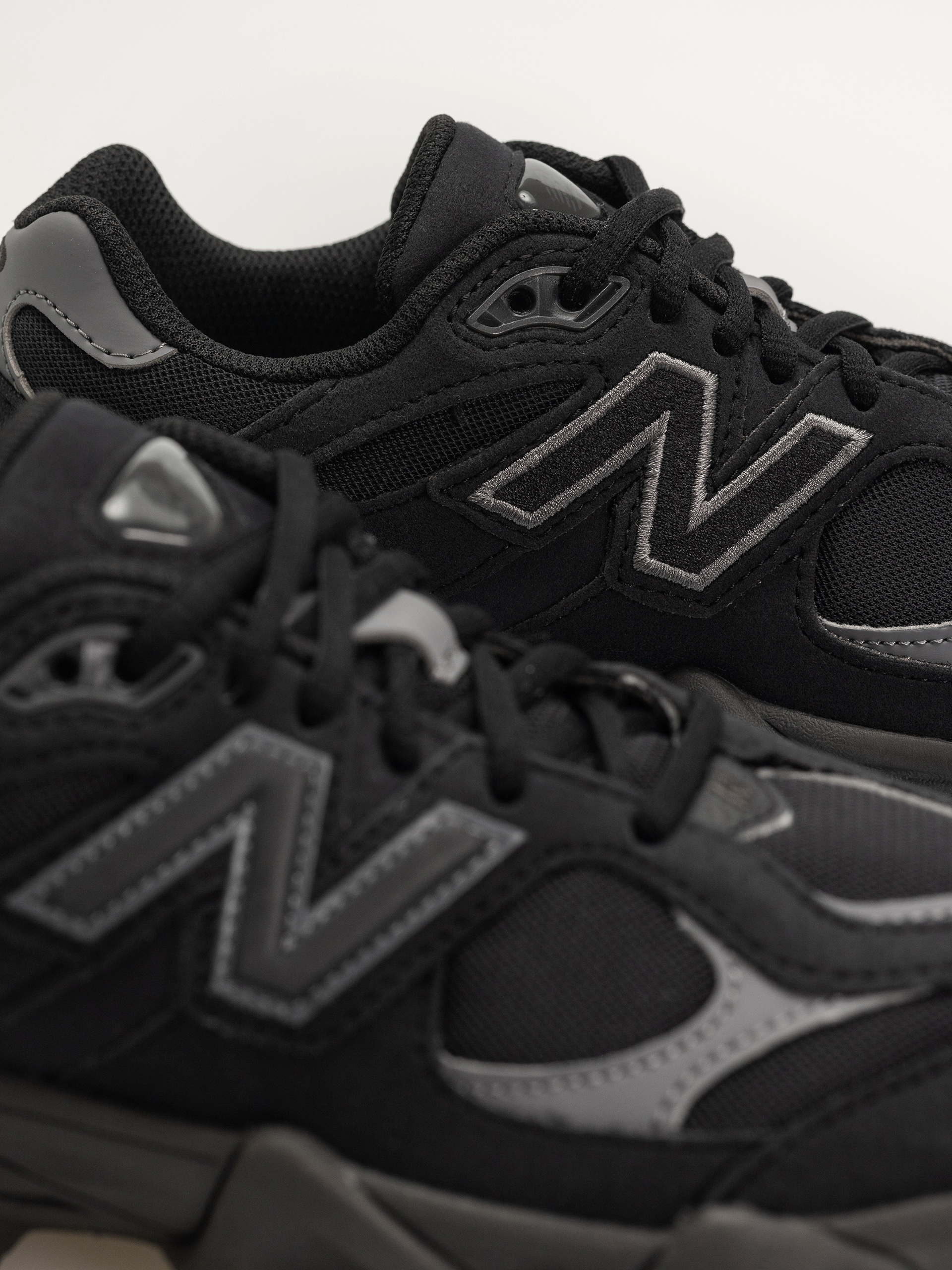 Buty New Balance 9060 JR (black/castlerock)