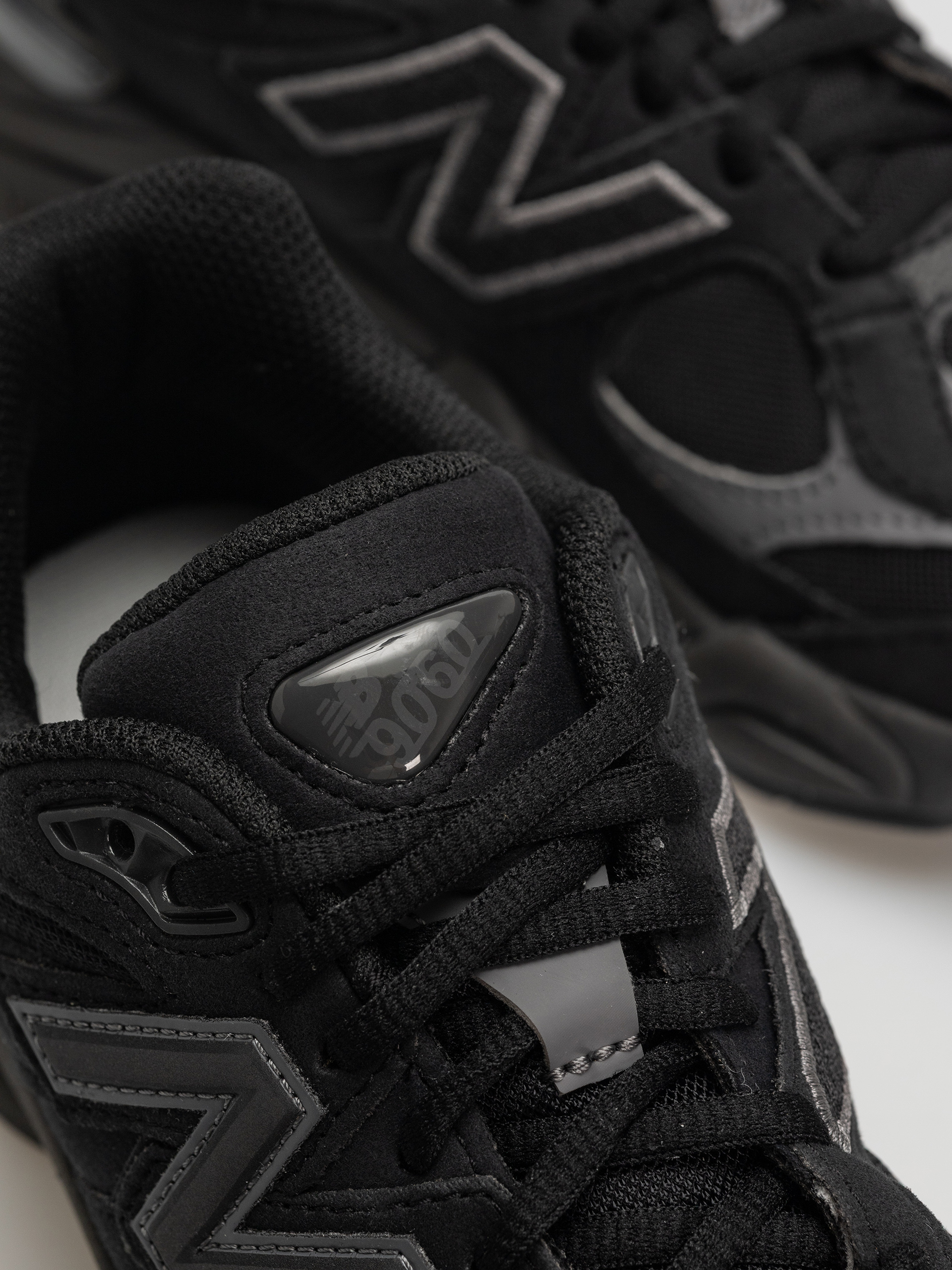 Buty New Balance 9060 JR (black/castlerock)