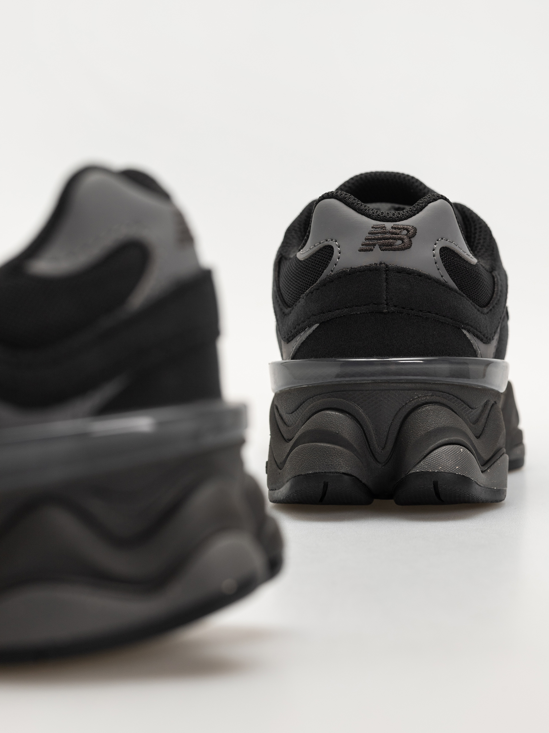 Buty New Balance 9060 JR (black/castlerock)