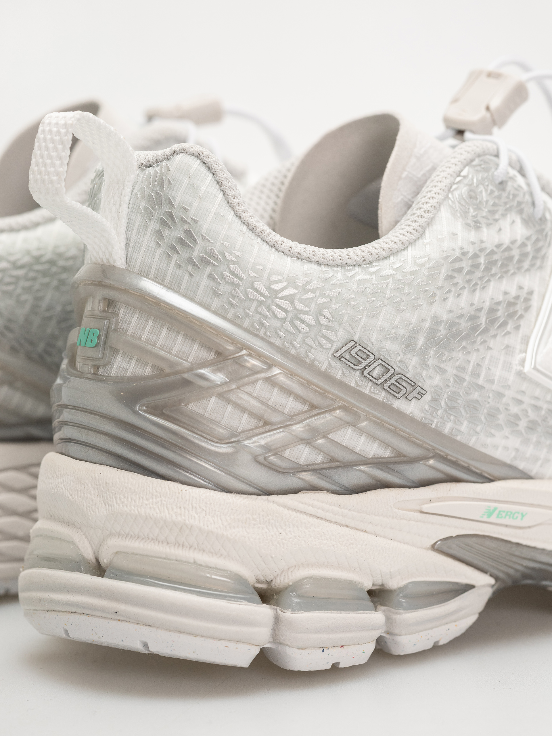 Buty New Balance 1906 (103 white/silver metallic/deep end)