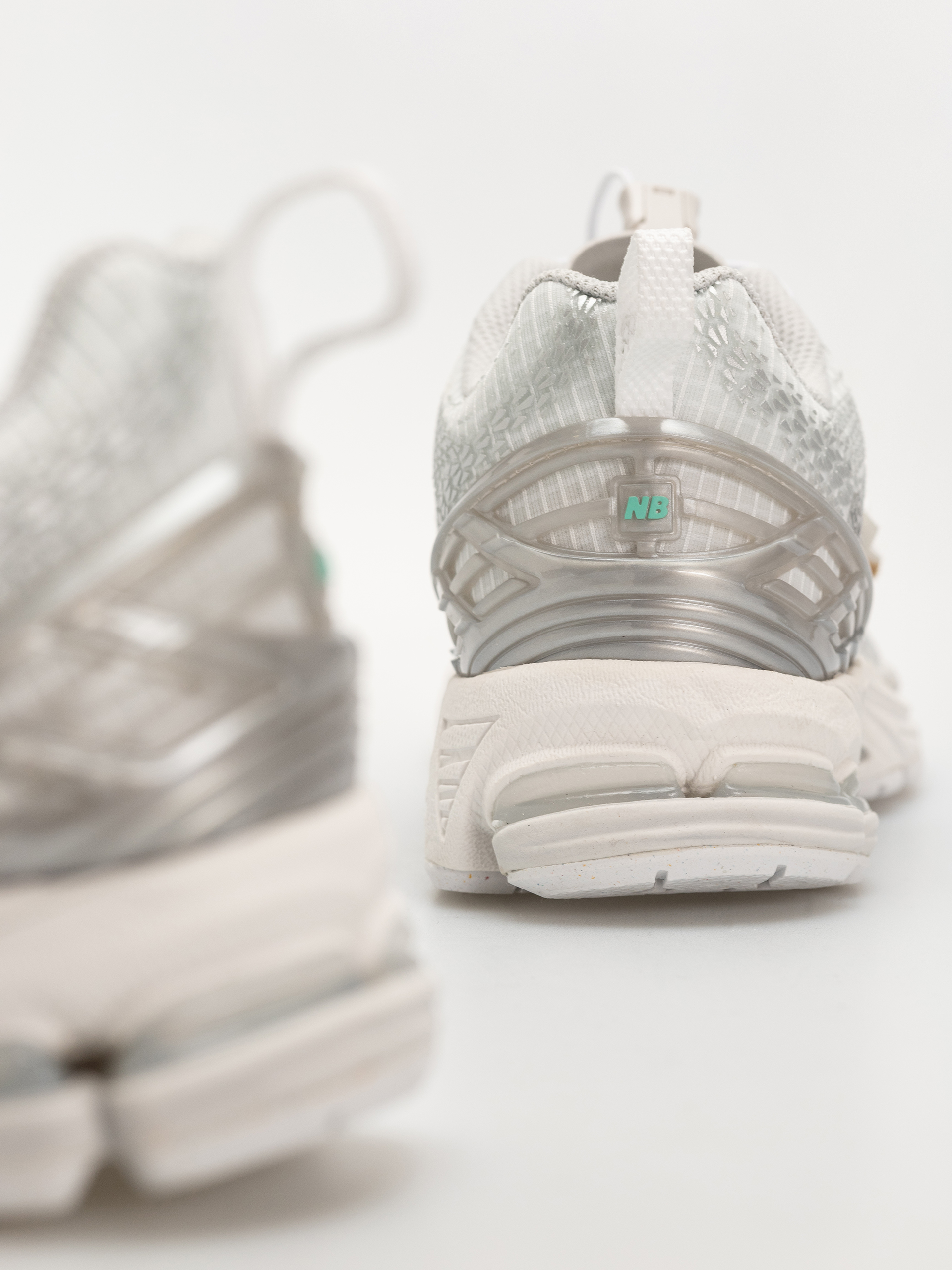 Buty New Balance 1906 (103 white/silver metallic/deep end)